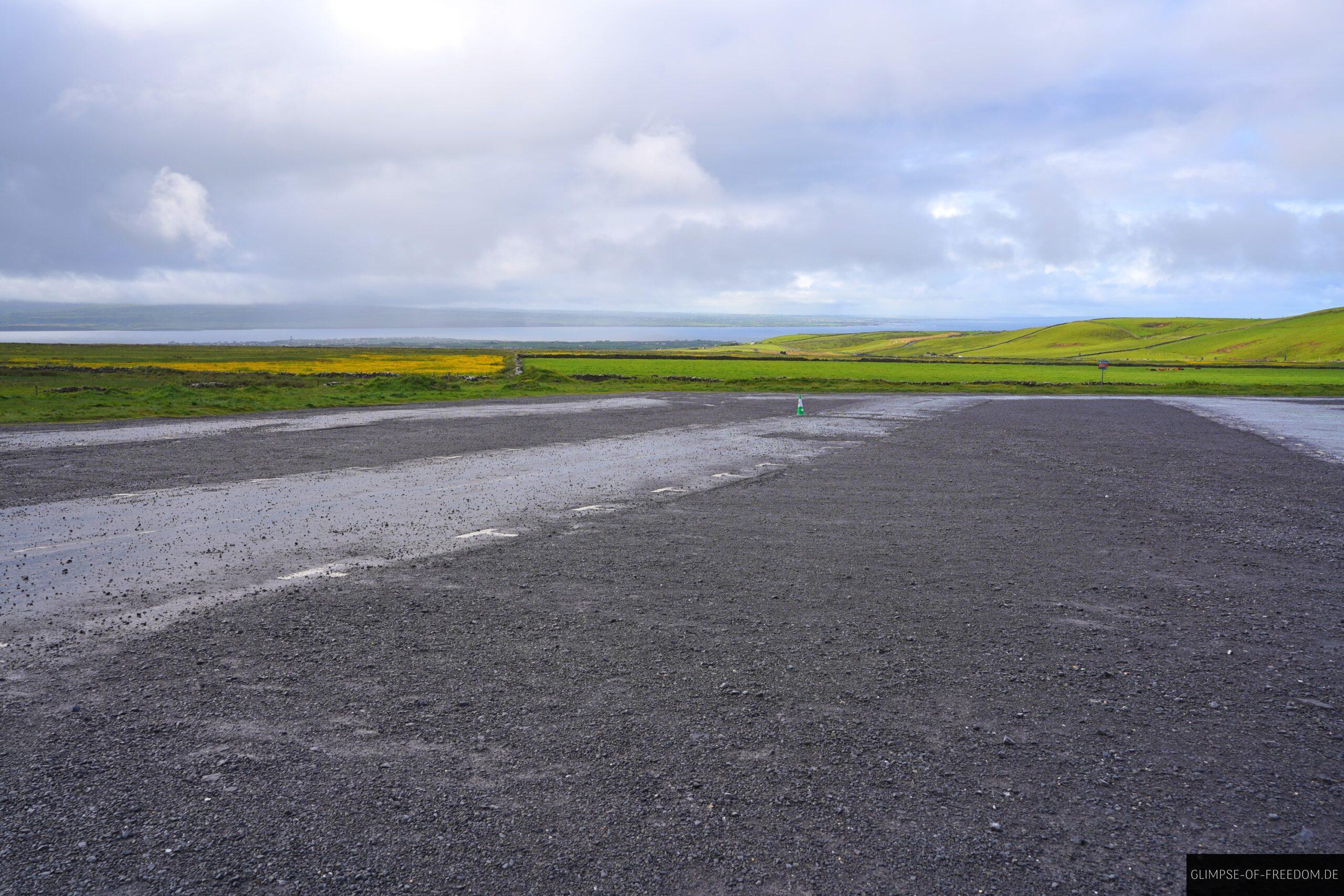 Parkflaeche an den Cliffs of Moher scaled Parkfläche an den Cliffs of Moher