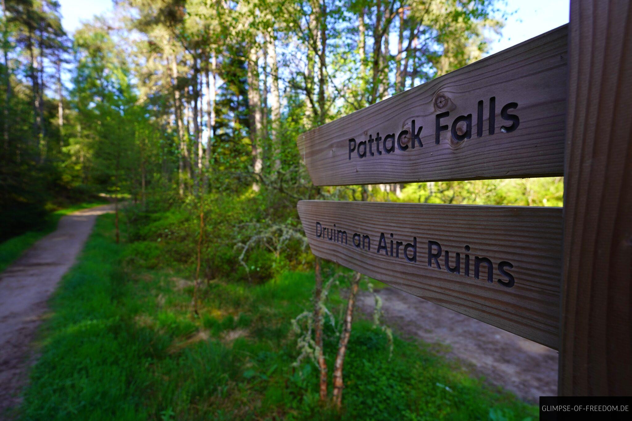 Pattack Falls: Idyllischer Wasserfall in steinerner Oase