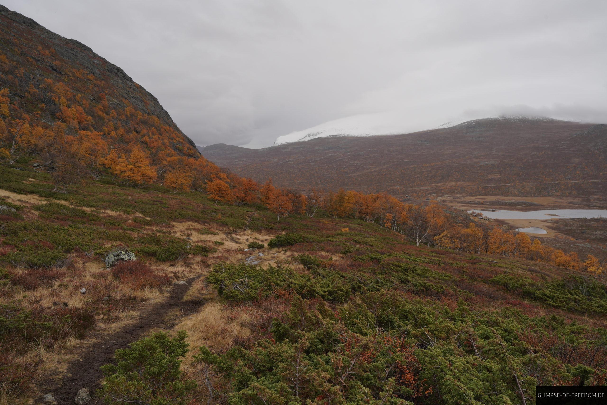 Pfad durch die eindrueckliche Gjende Landschaft scaled Pfad durch die eindrückliche Gjende-Landschaft