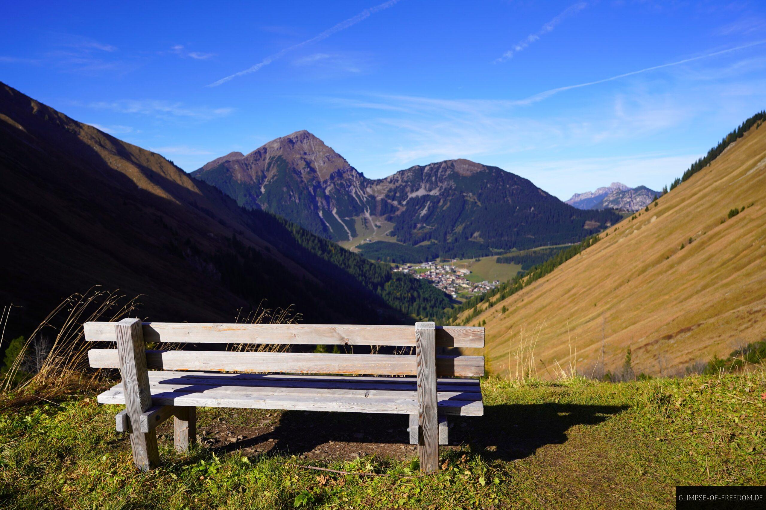 Rastbank mit Aussicht auf Berwang scaled Rastbank mit Aussicht auf Berwang