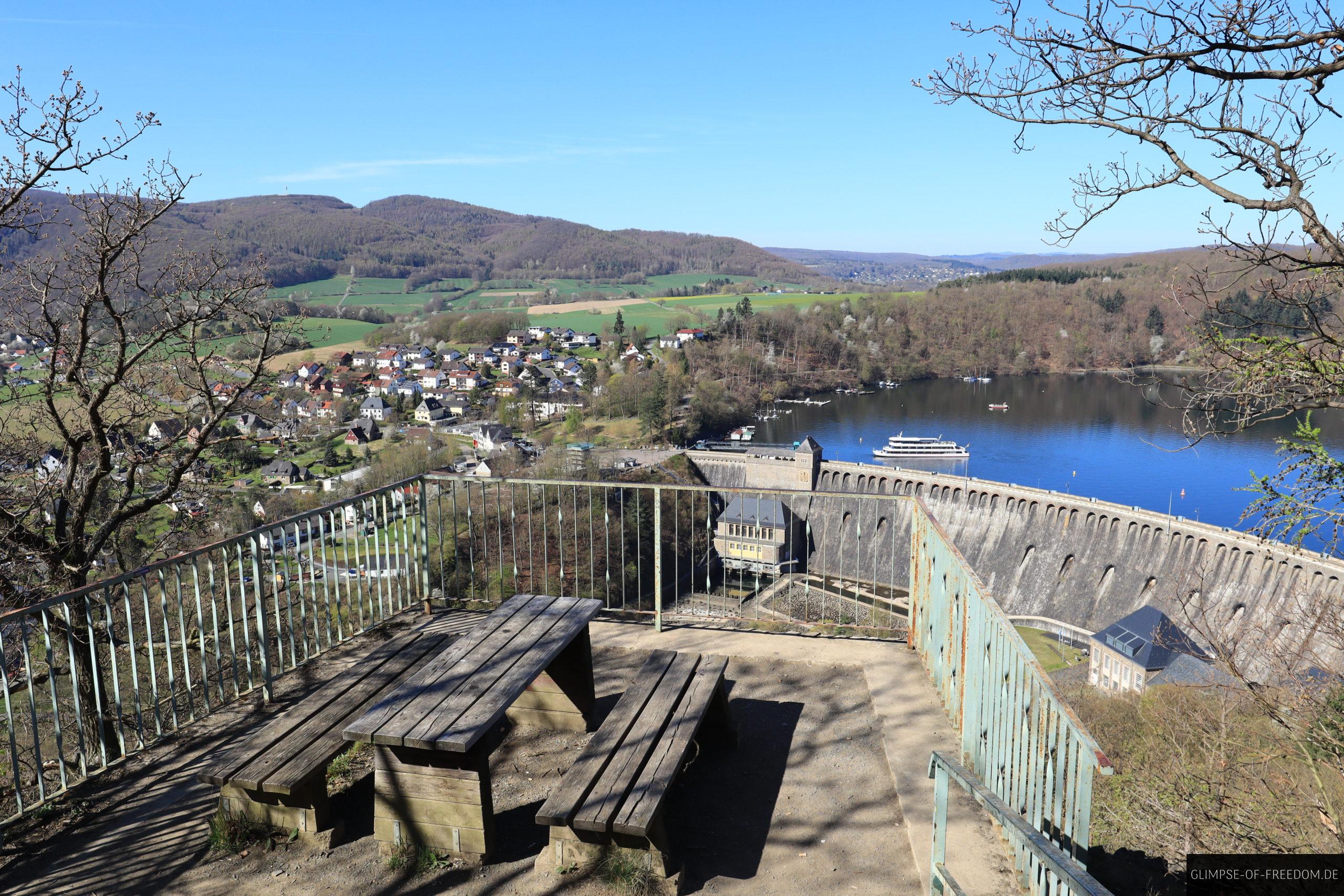 Rastplatz auf der Edersee Rundwanderung scaled Rastplatz auf der Edersee Rundwanderung
