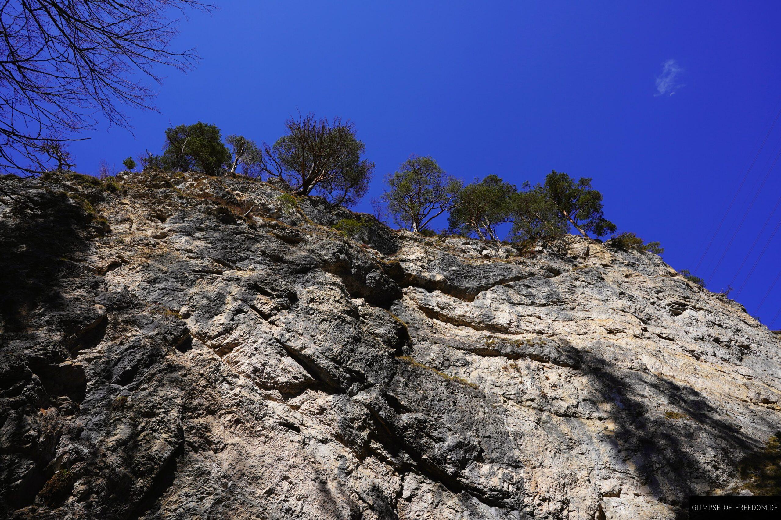 Riesige Felswand in der Huettlebachklamm scaled Riesige Felswand in der Hüttlebachklamm