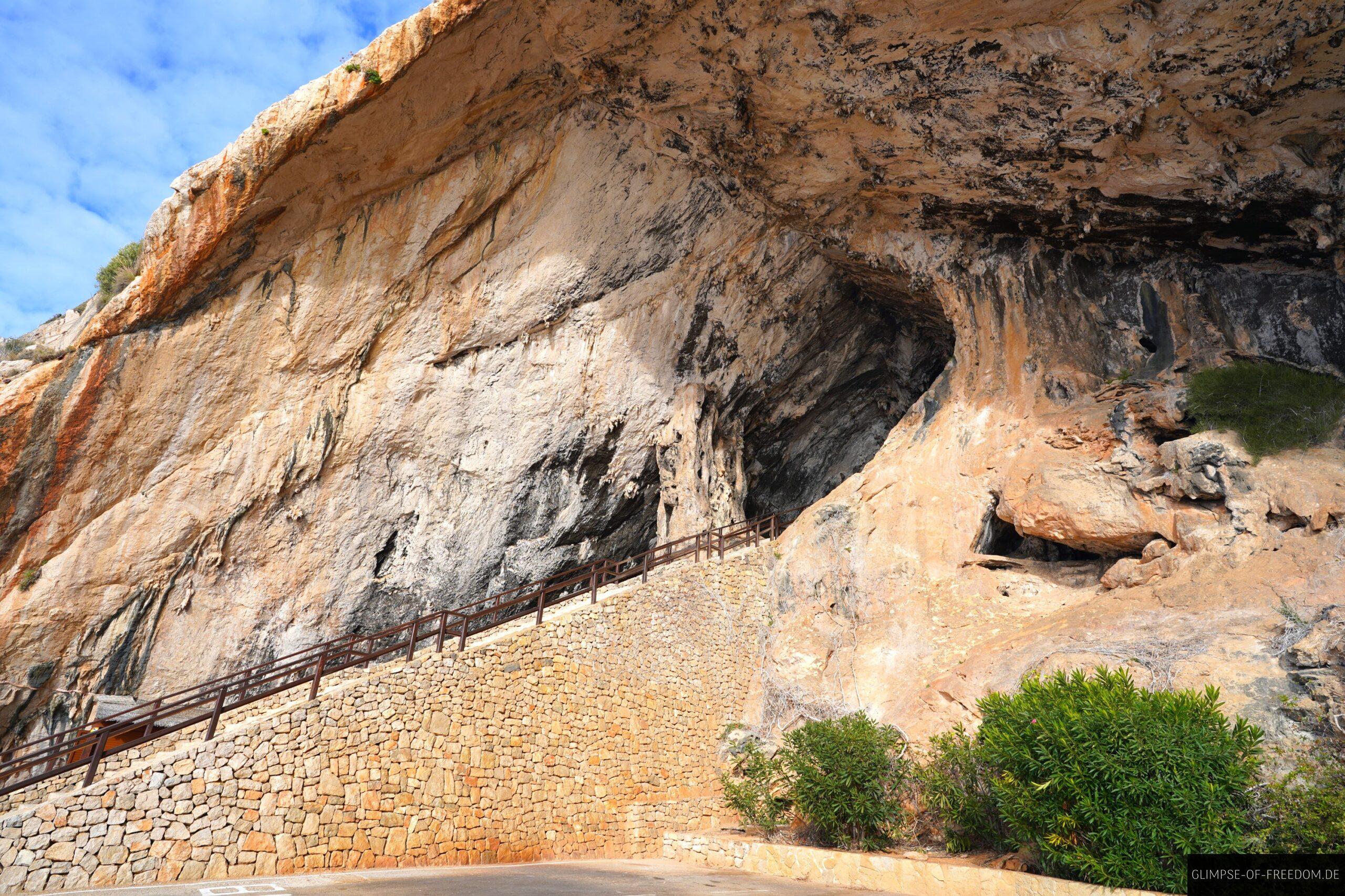 Riesiges Loch im Berg bei Arta scaled Riesiges Loch im Berg bei Arta