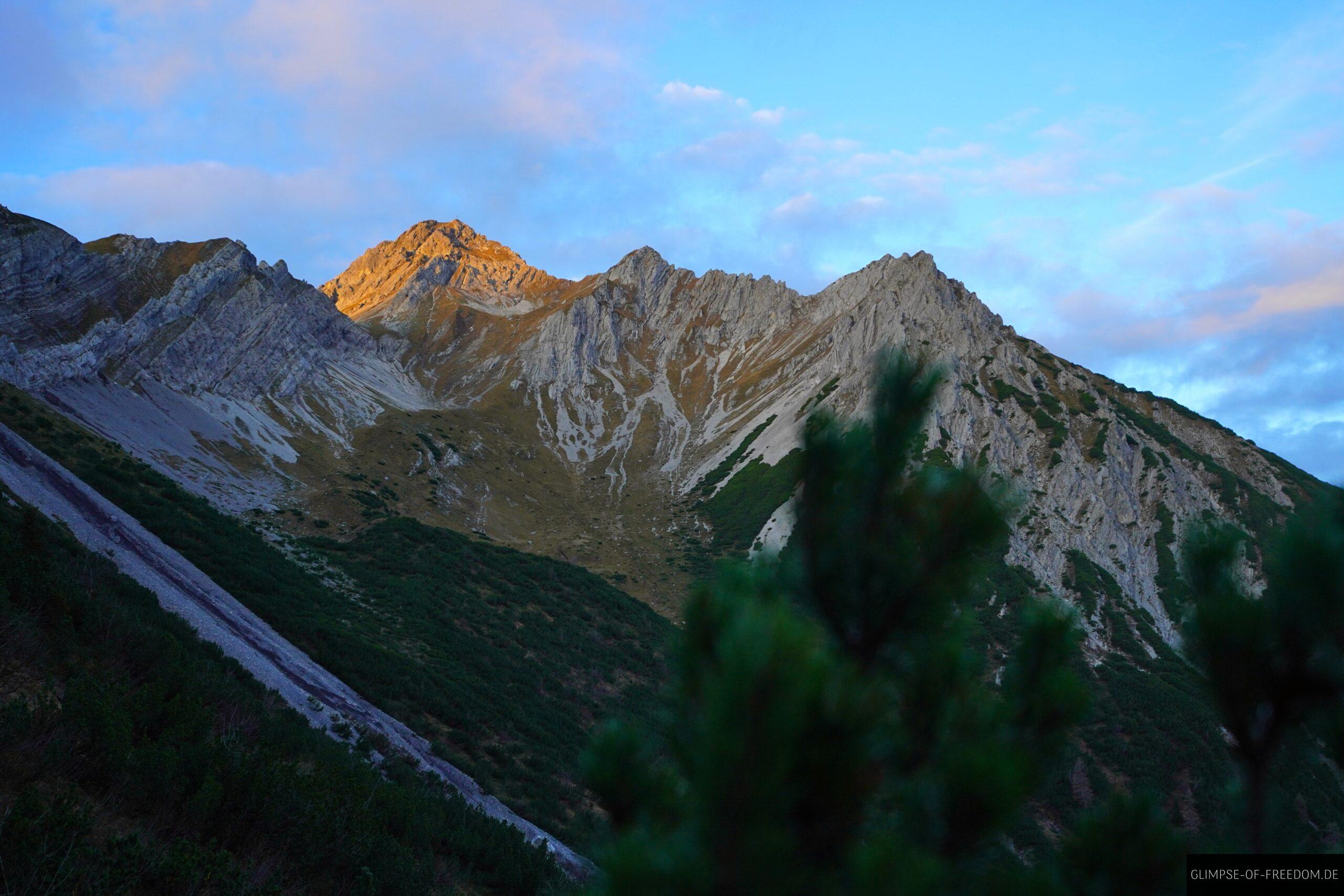 Roter Stein im Sonnenaufgang scaled Roter Stein im Sonnenaufgang
