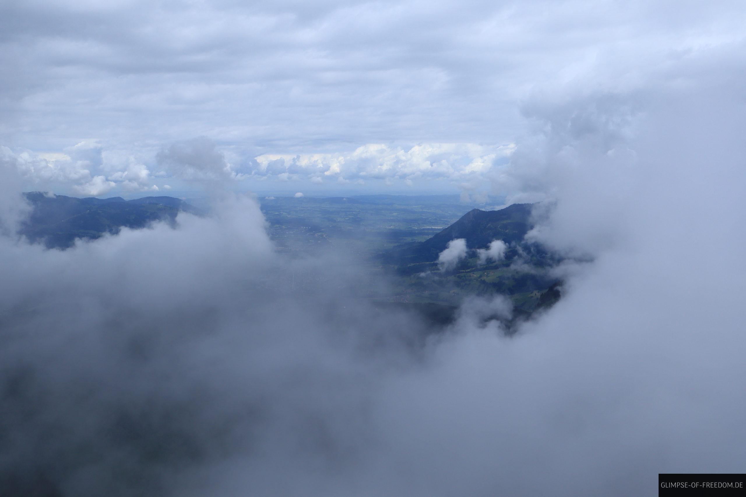 Rotspitz Weitsicht durch die Wolken scaled Rotspitz Weitsicht durch die Wolken