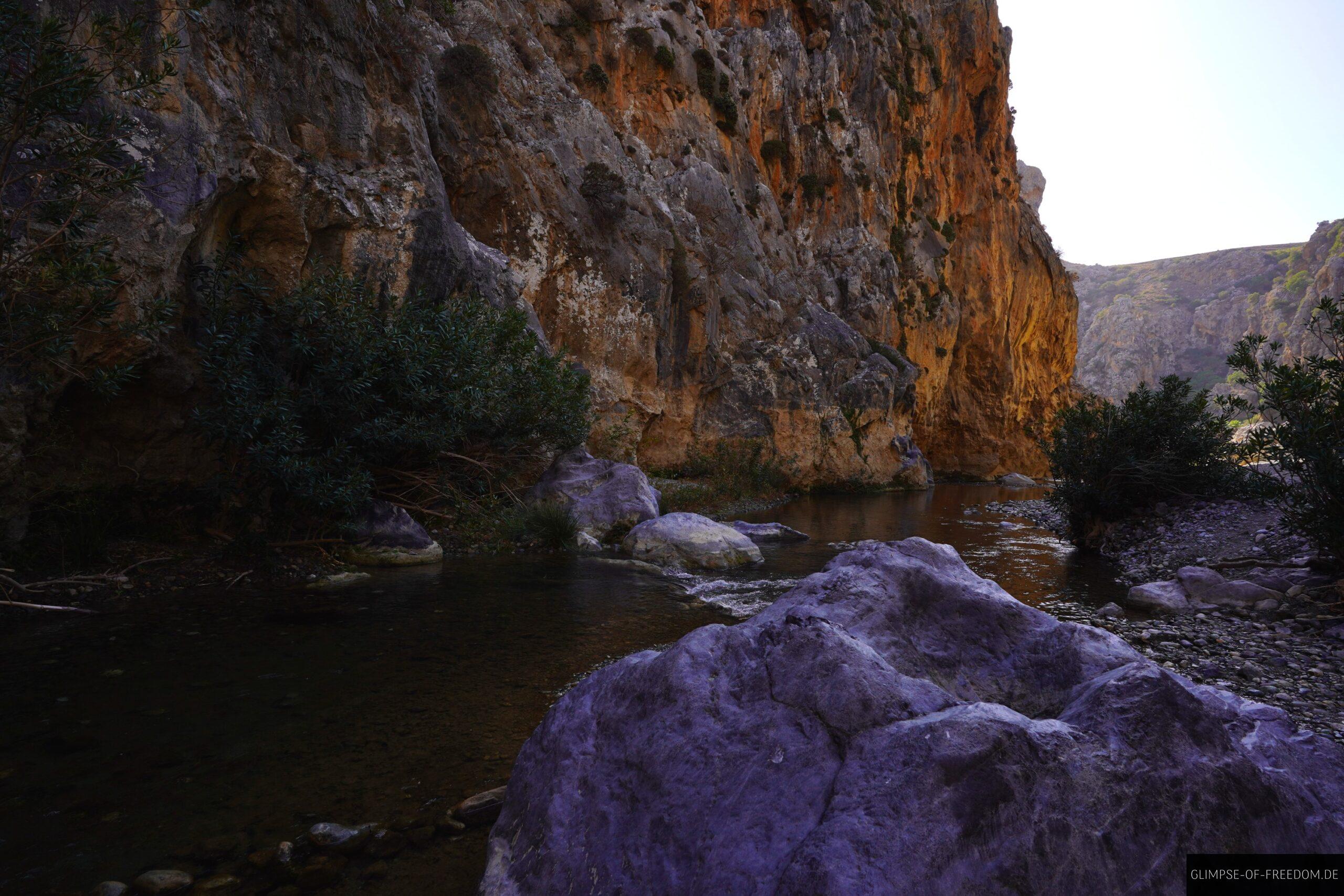 Schattiger Platz in der Preveli Schlucht scaled Schattiger Platz in der Preveli Schlucht