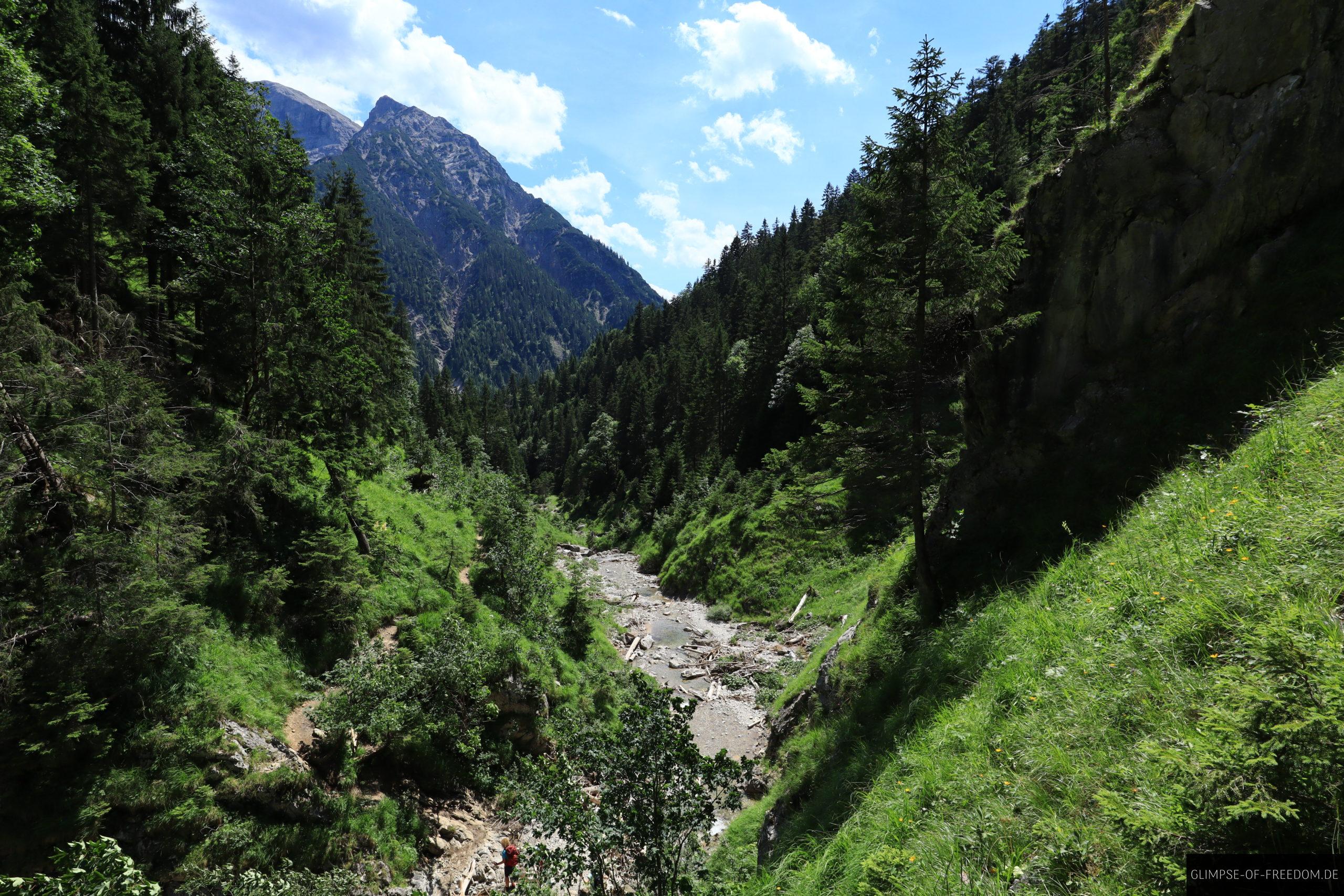 Schlucht am Anfang der Hochplatte Wanderung scaled Schlucht am Anfang der Hochplatte Wanderung