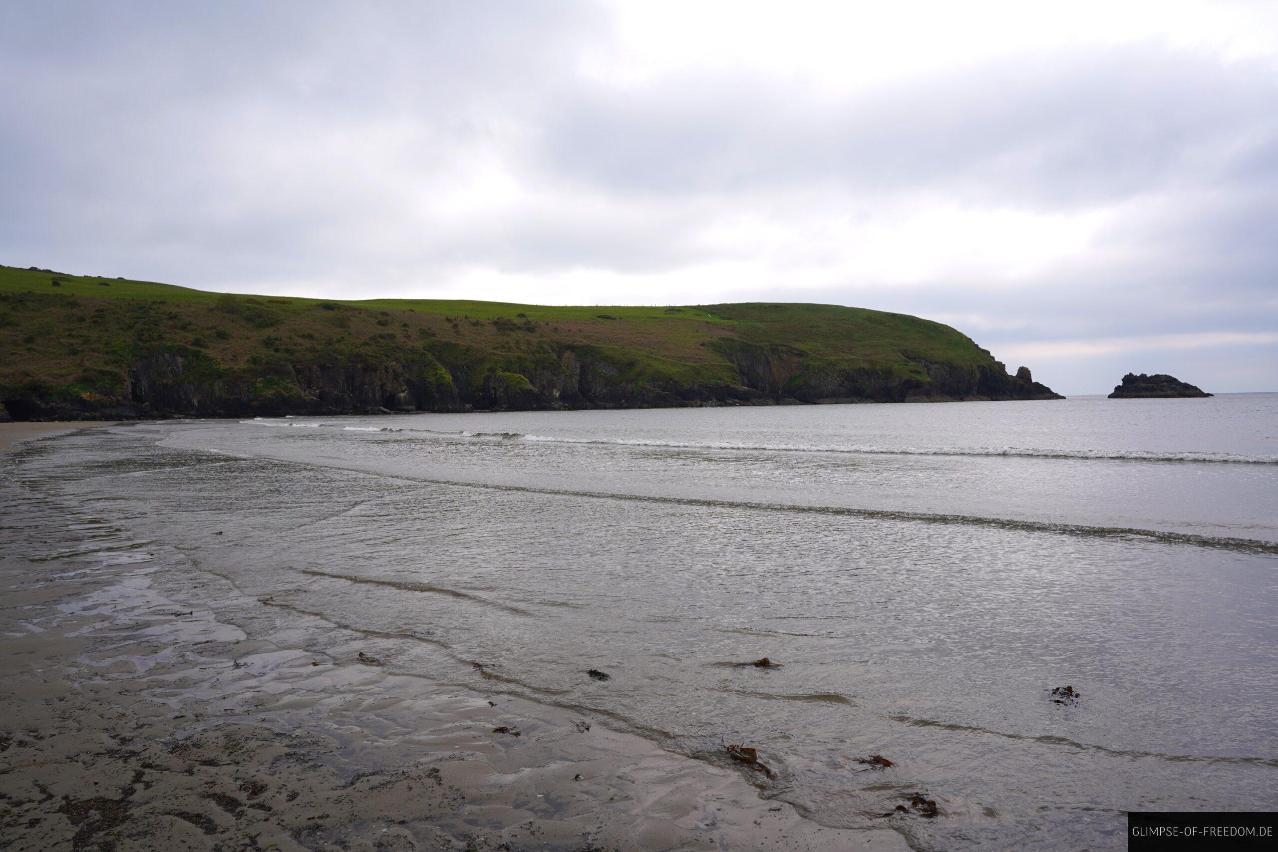 Seichte Wellen am Stradbally Beach scaled Seichte Wellen am Stradbally Beach