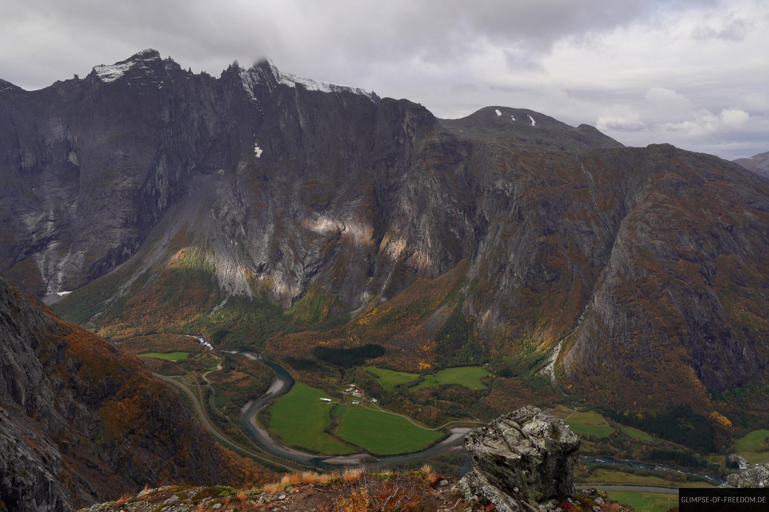 Sicht auf Fluss Rauma und Trollwall Sicht auf Fluss Rauma und Trollwall