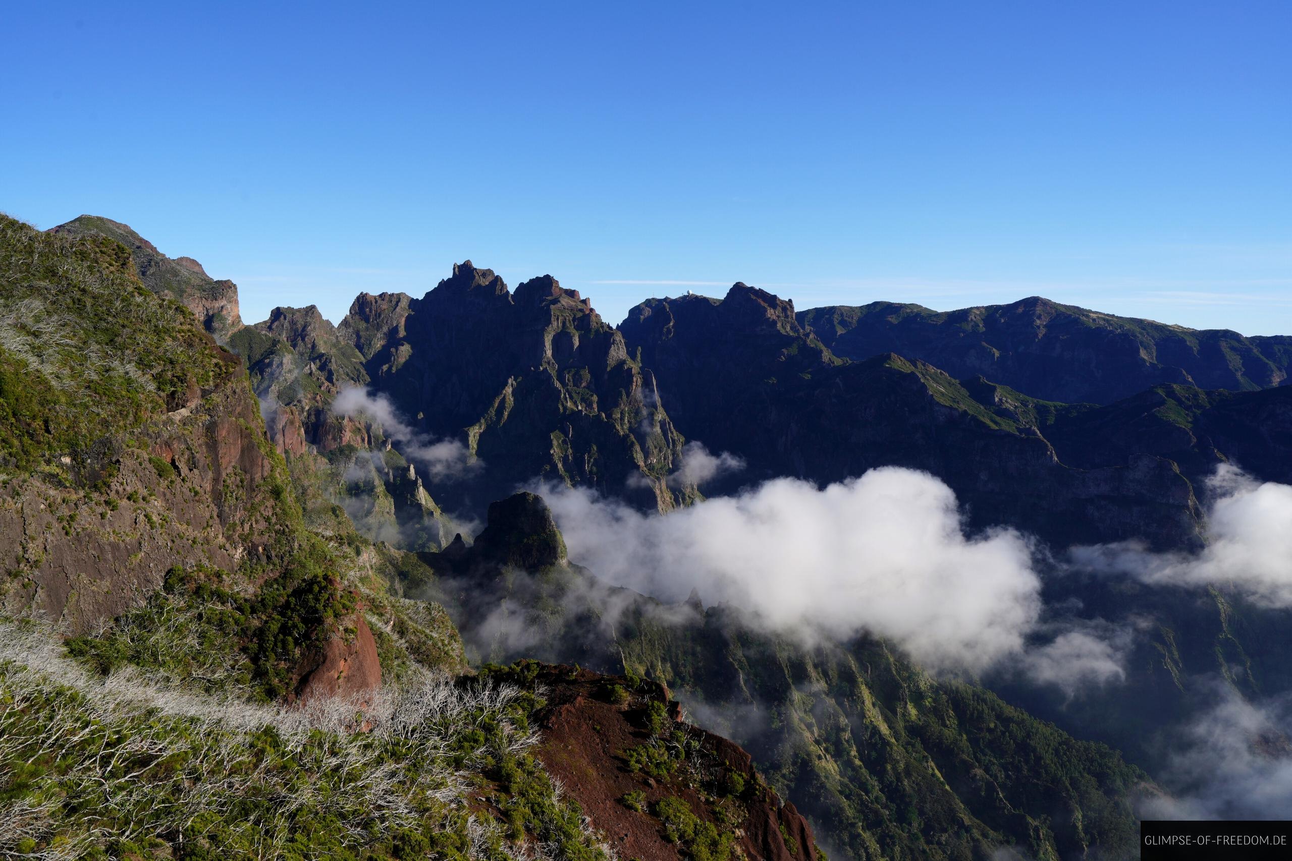 Sicht auf Pico Arieiro und Ruivo Sicht auf Pico Arieiro und Ruivo