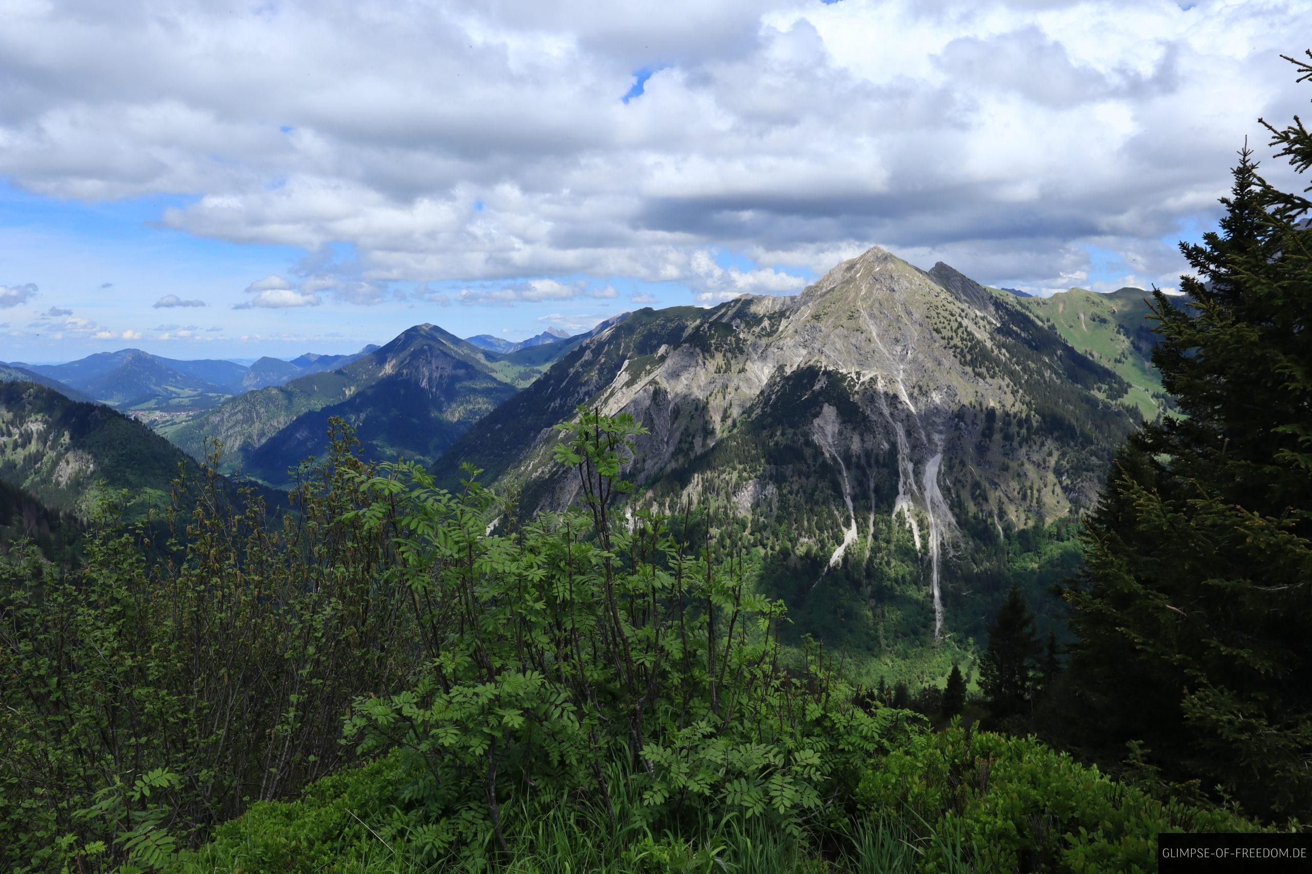Sicht auf die Rotspitze von der Sonnenkopf Wanderung aus scaled Sicht auf die Rotspitze von der Sonnenkopf Wanderung aus