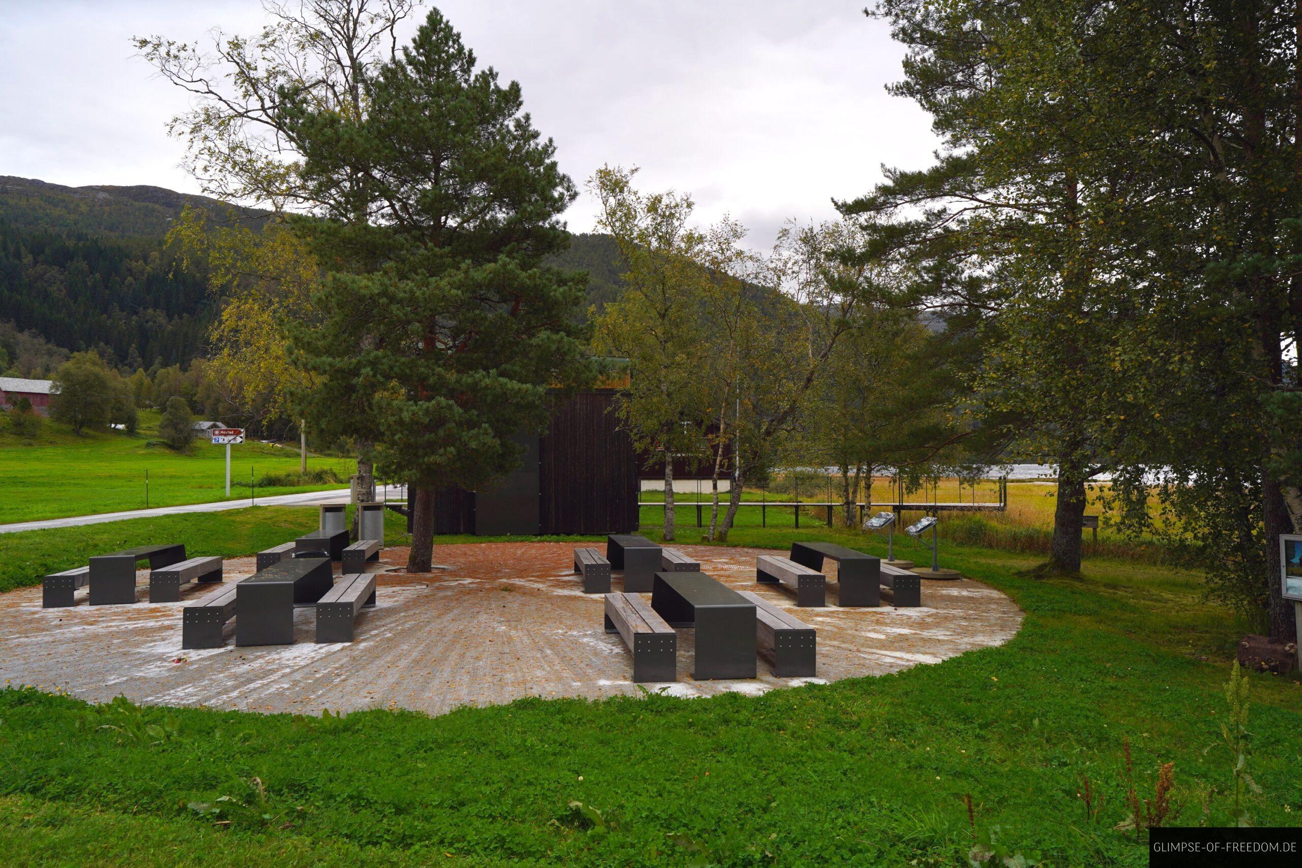 Sitzgelegenheiten am Hestad scaled Sitzgelegenheiten am Hestad