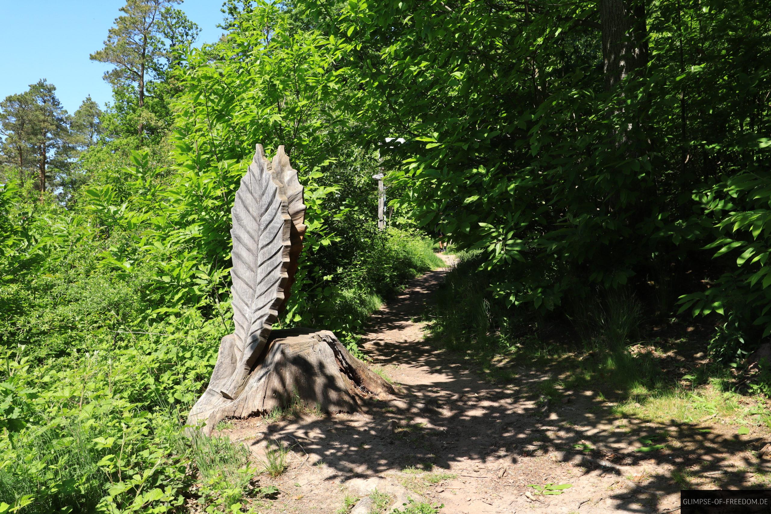 Skulptur am Esskastanienlehrpfad und Aussichtsturm scaled Skulptur am Esskastanienlehrpfad und Aussichtsturm