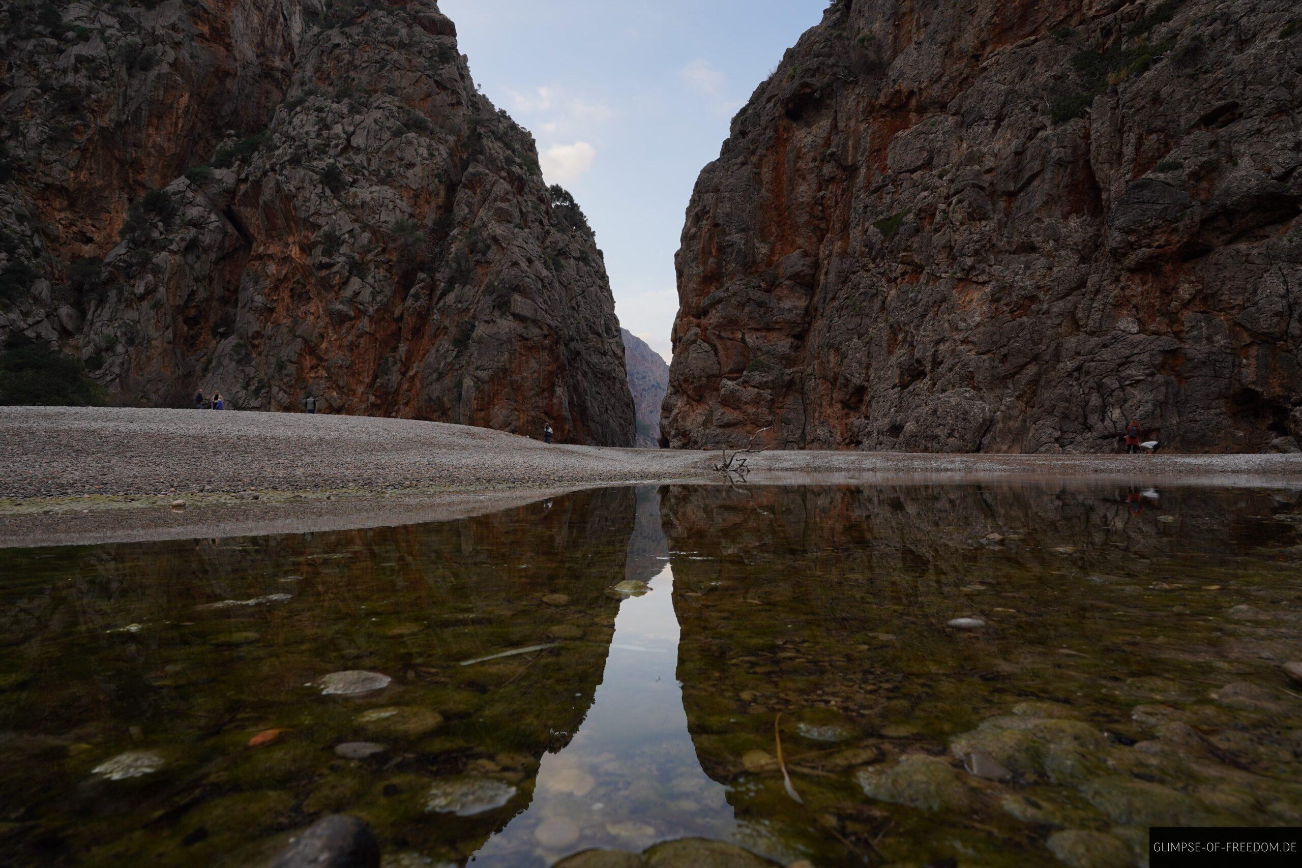 Spiegelung des Krawattenknoten scaled Spiegelung des Krawattenknoten