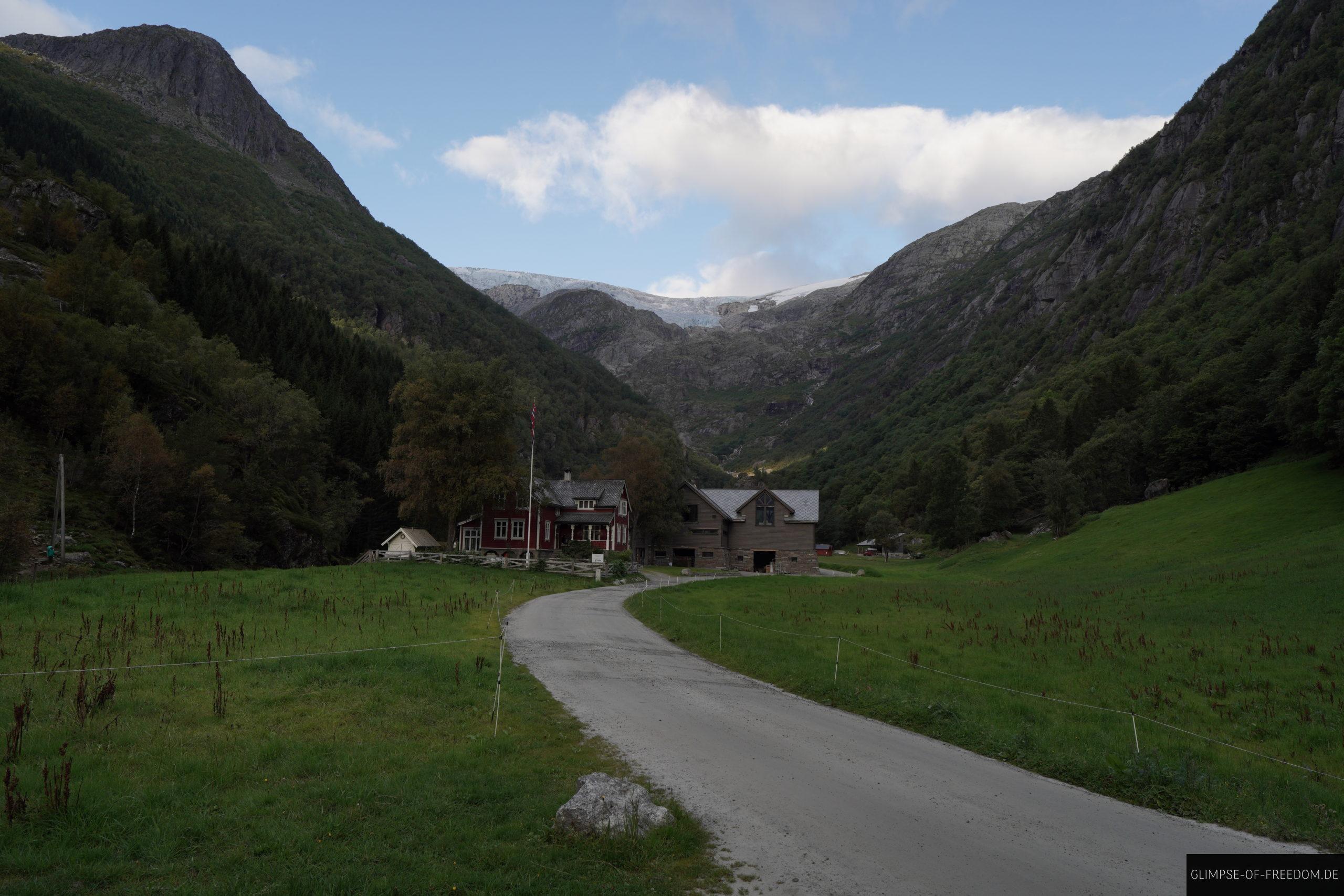 Start am Buarbreen Parkplatz scaled Start am Buarbreen Parkplatz
