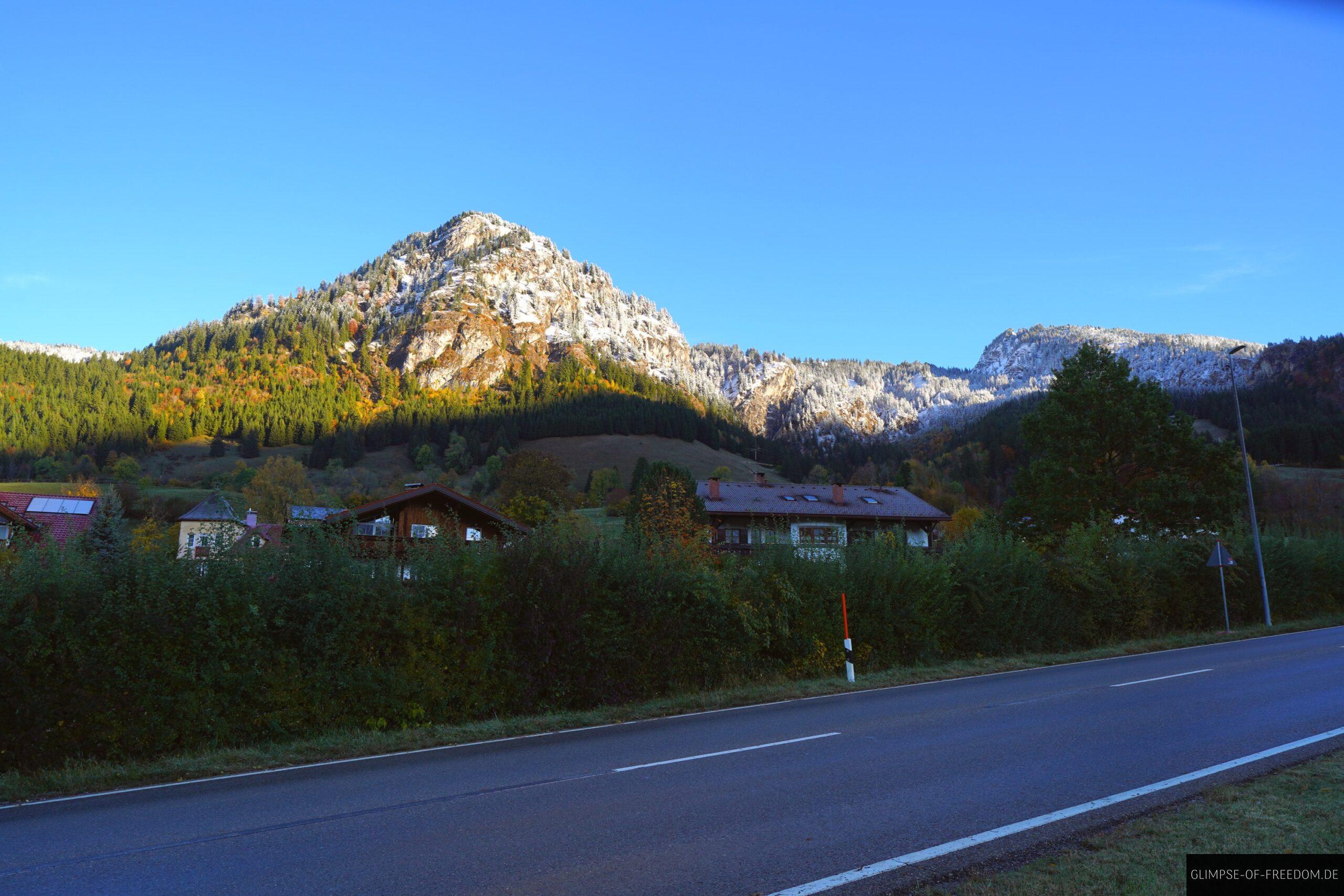 Start der Spieser Wanderung an der Strasse scaled Start der Spieser Wanderung an der Straße