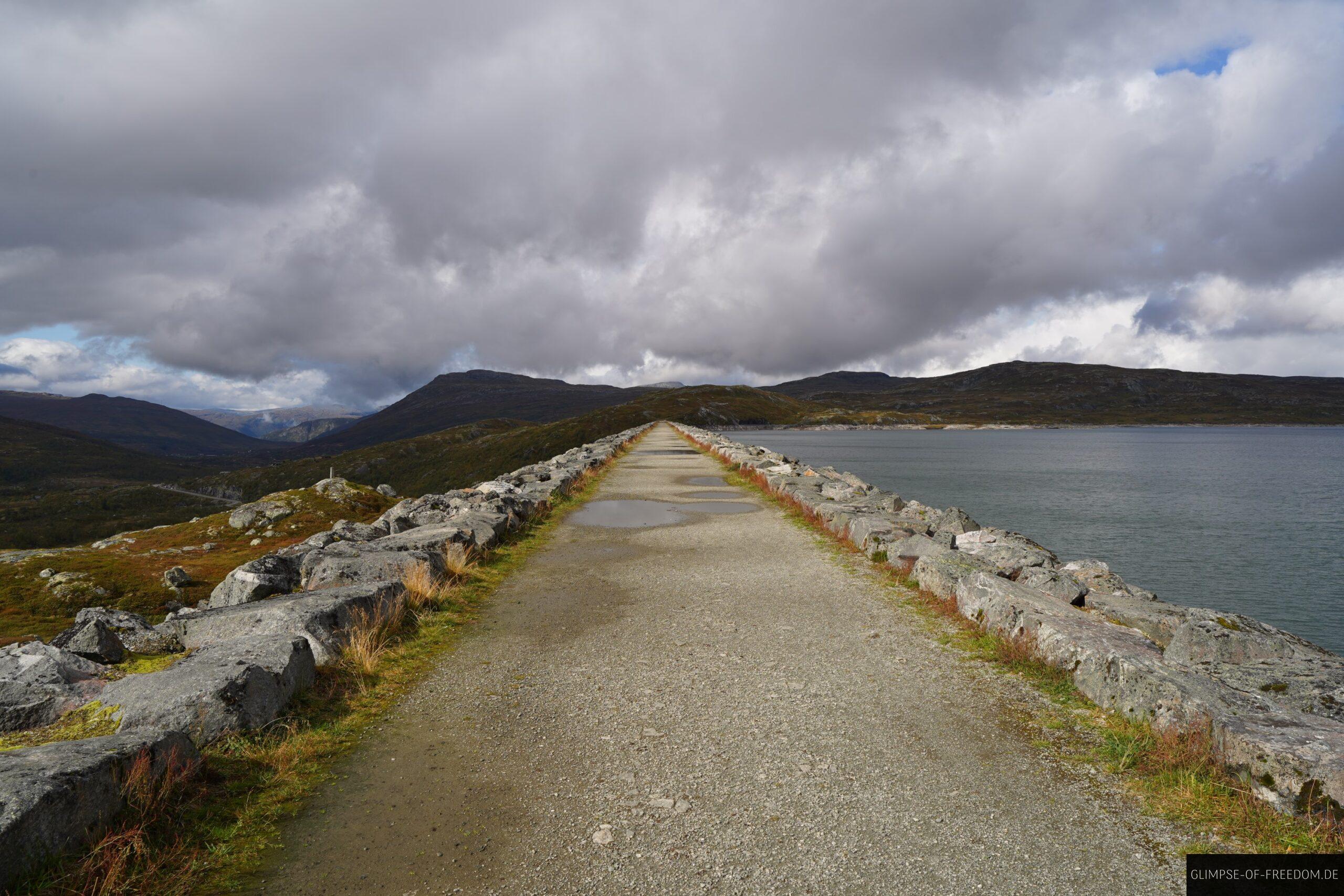 Staumauer des Sysen Dam scaled Staumauer des Sysen Dam