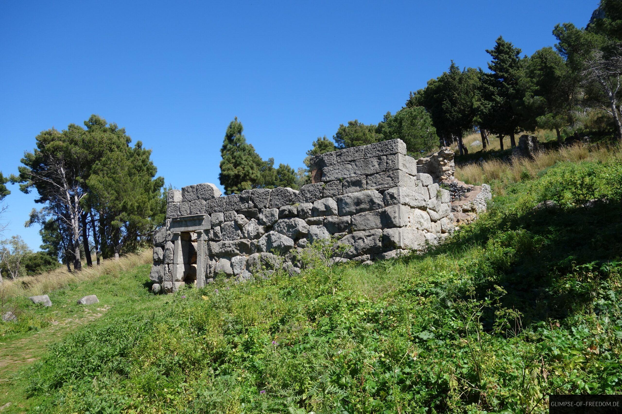 Stein haus am La Rocca di Cefalu scaled Stein haus am La Rocca di Cefalù