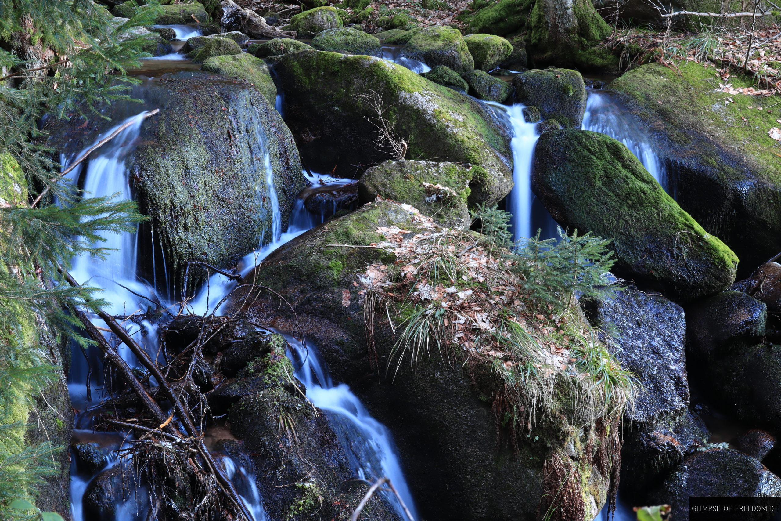 Steine und Wasser in der Natur scaled Steine und Wasser in der Natur