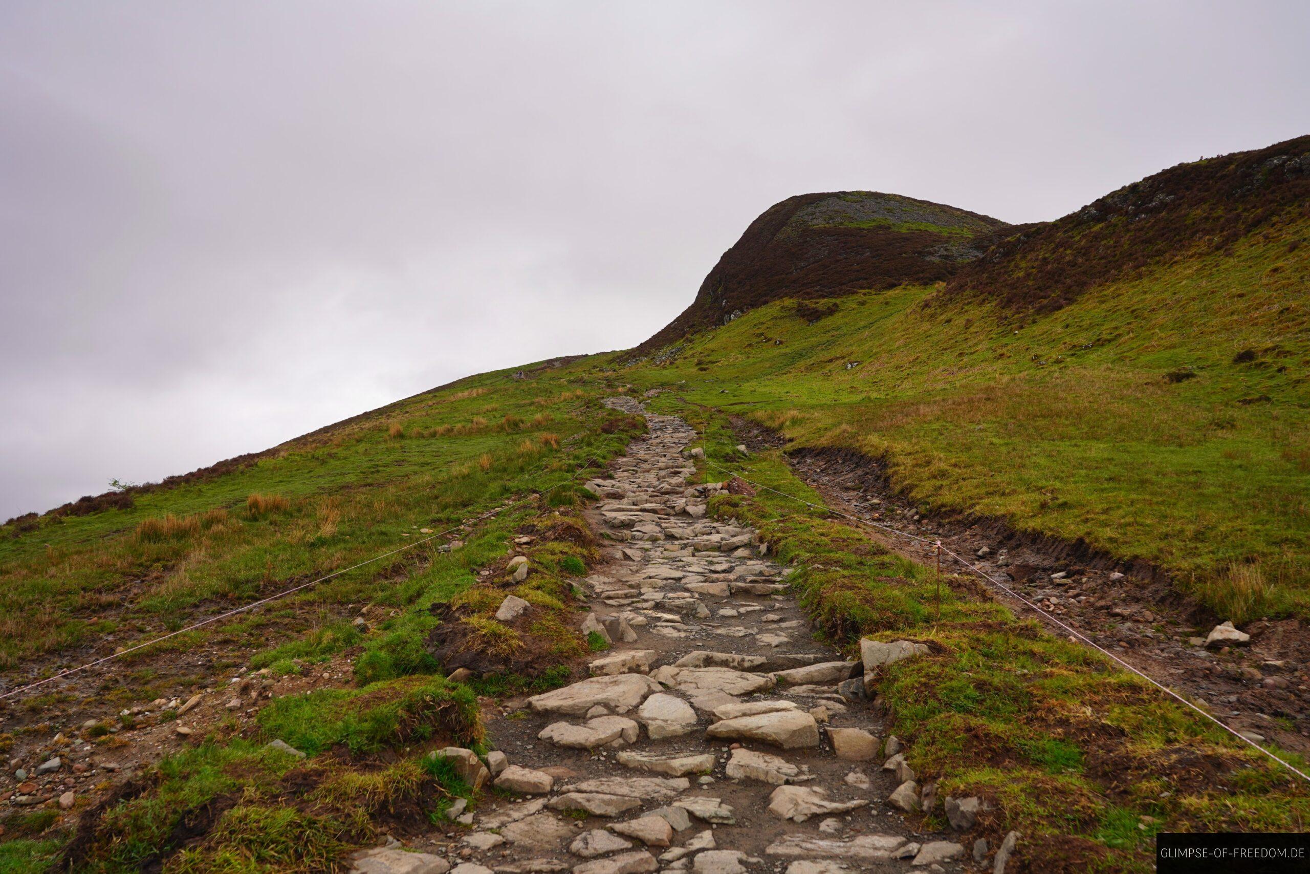 Steinerner Weg zum Conic Hill scaled Steinerner Weg zum Conic Hill