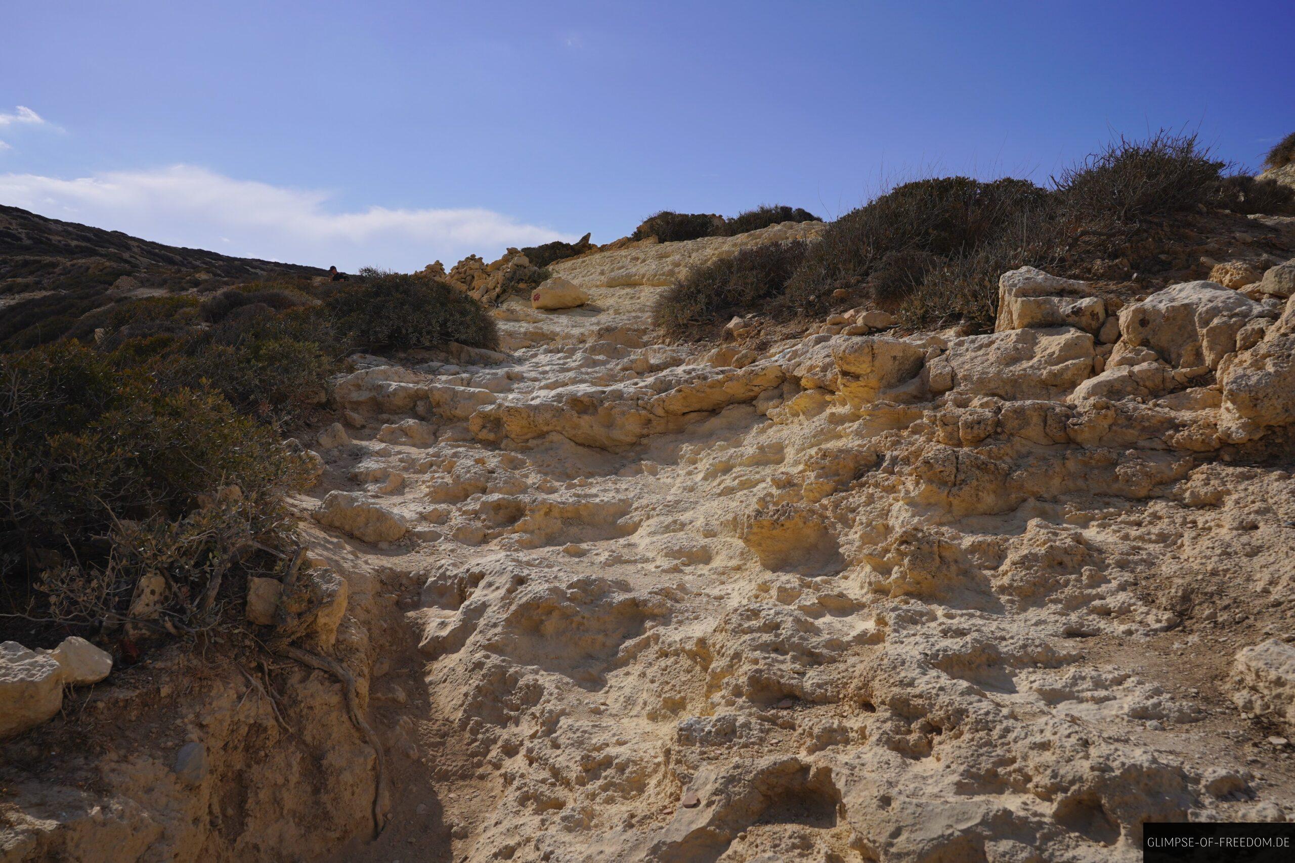 Steiniger schoener Red Beach Wanderweg scaled Steiniger schöner Red Beach Wanderweg
