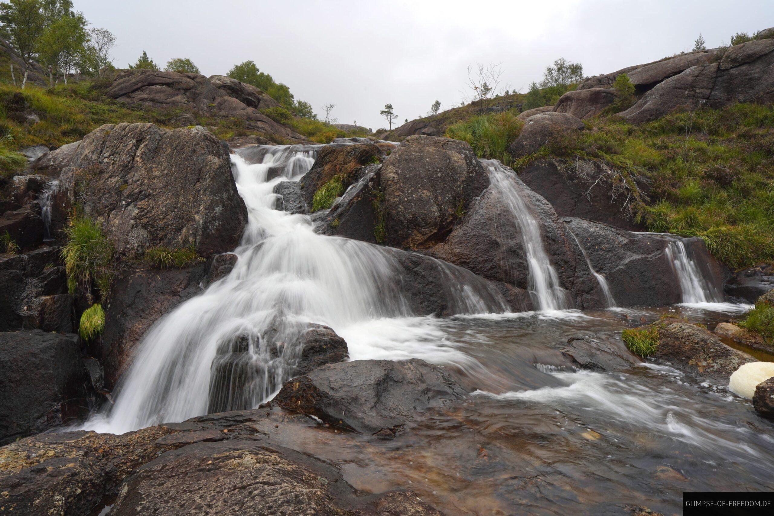 Trollpikken Wasserfall scaled Trollpikken Wasserfall