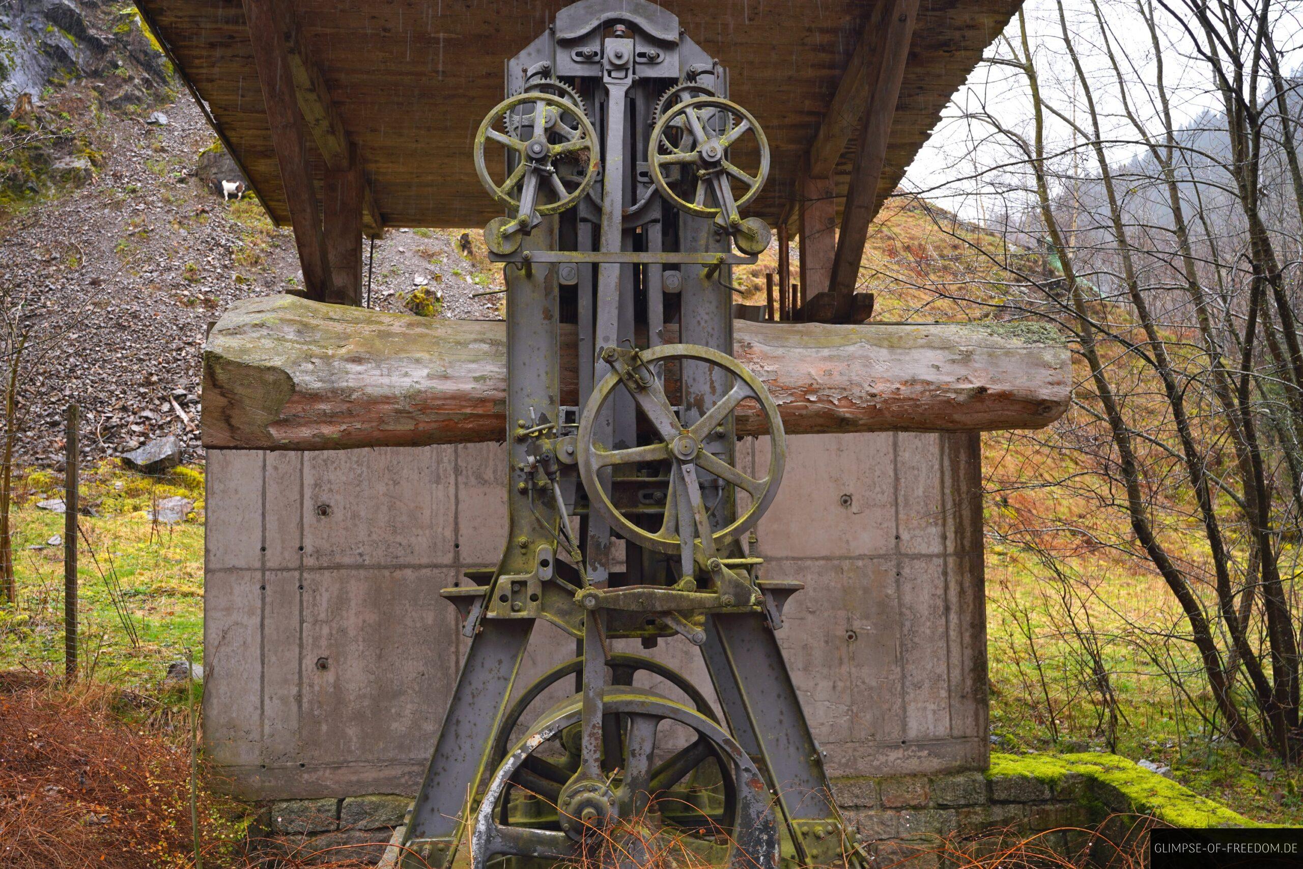 Ueberbleibsel eines alten Saegewerks scaled Überbleibsel eines alten Sägewerks