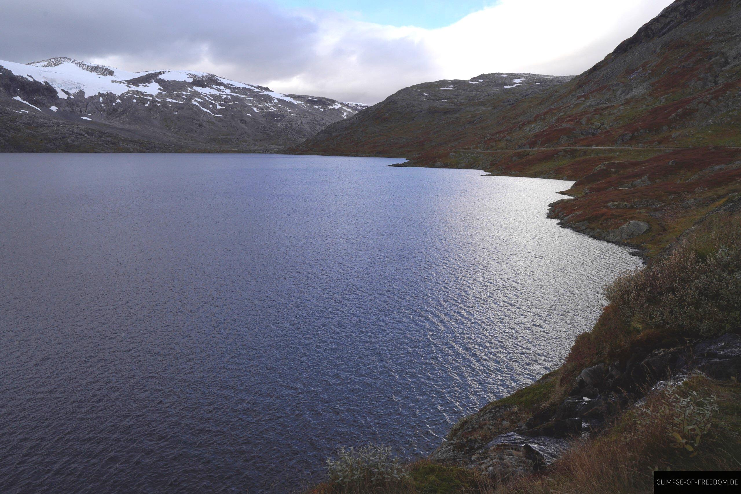 Ufer des Djupvatnet Sees Ufer des Djupvatnet Sees