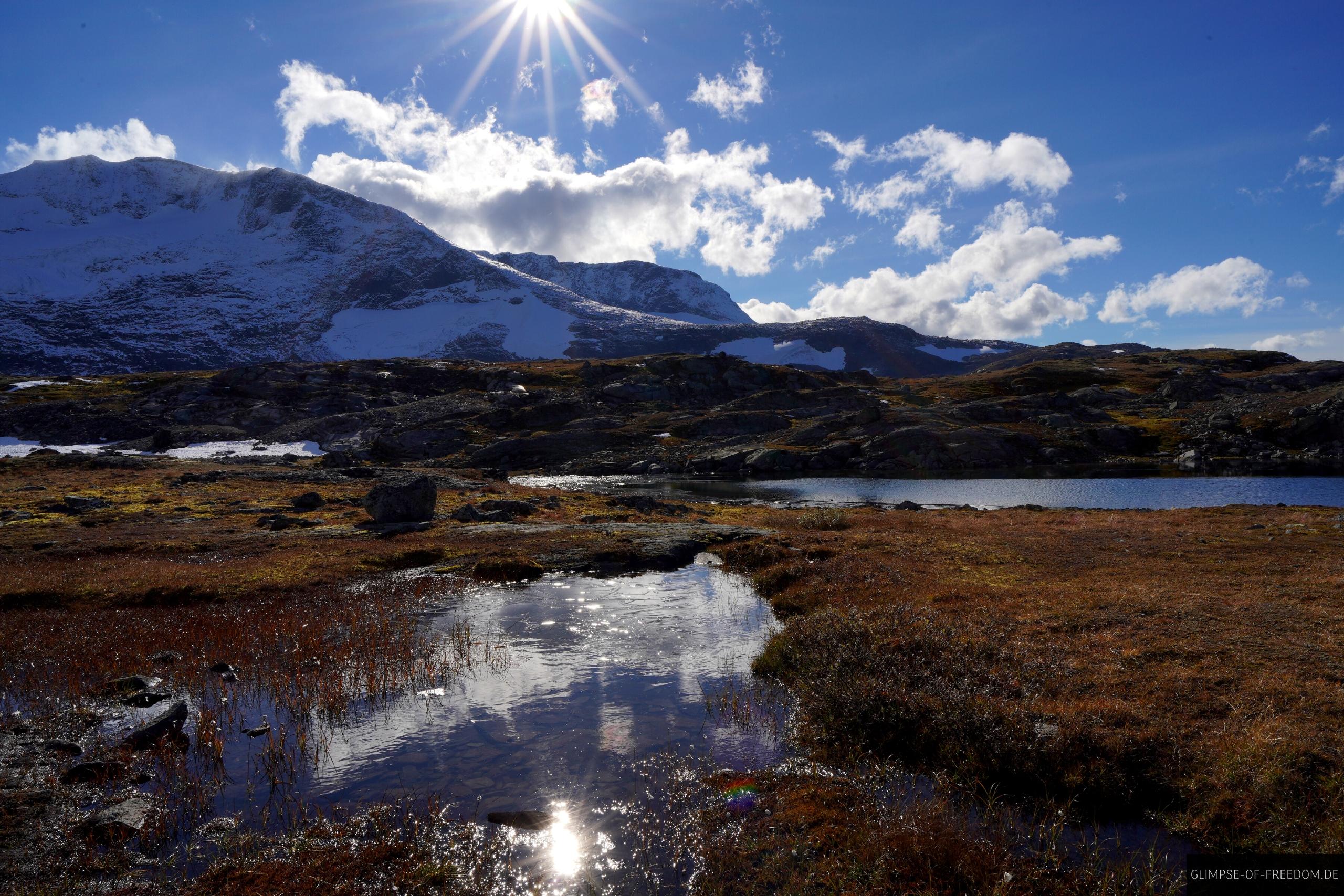 Verzaubernde Landschaft aus Seen und Bergen am Sognefjellet Norwegen