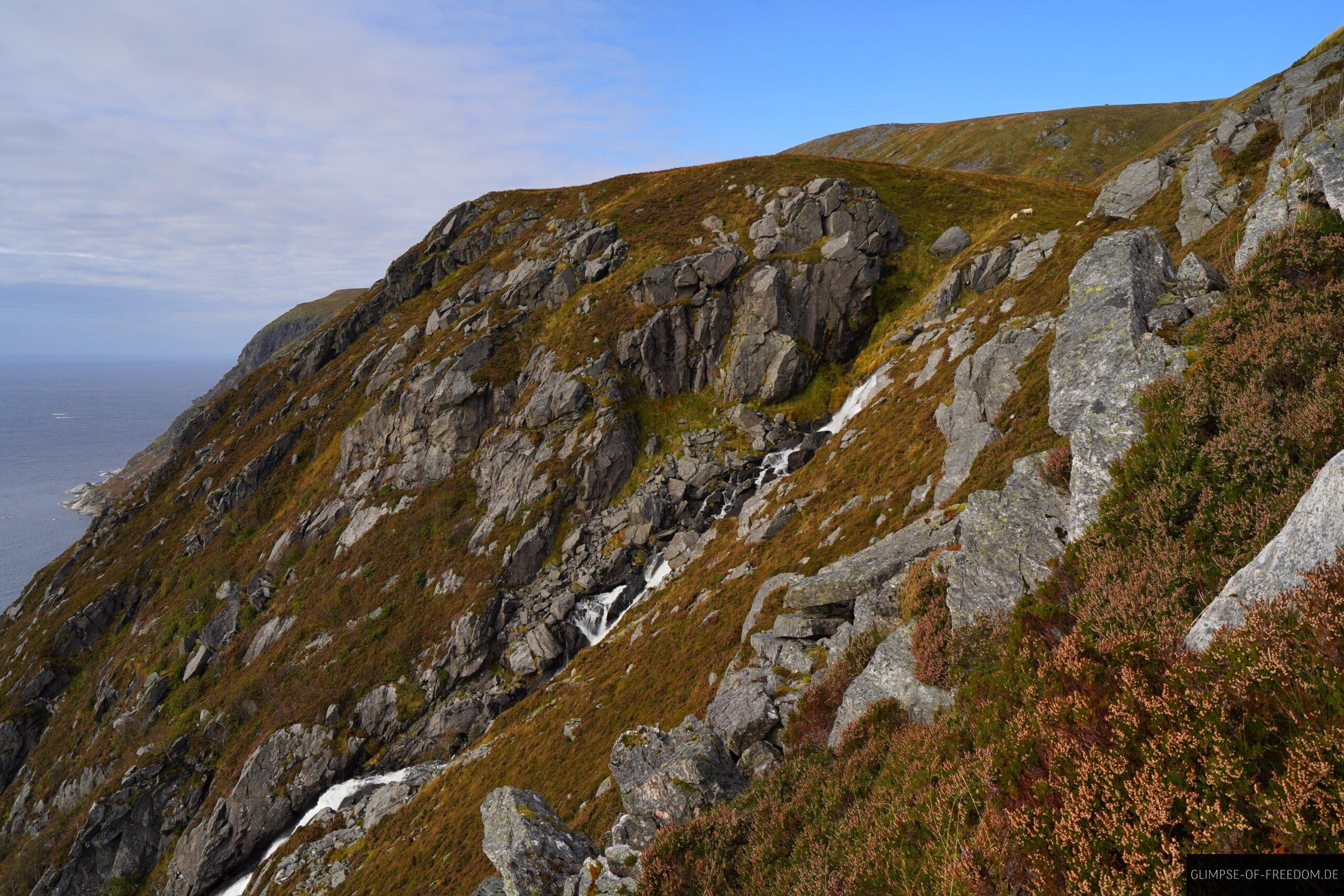 Veten Berghang mit Wasserfall scaled Veten Berghang mit Wasserfall