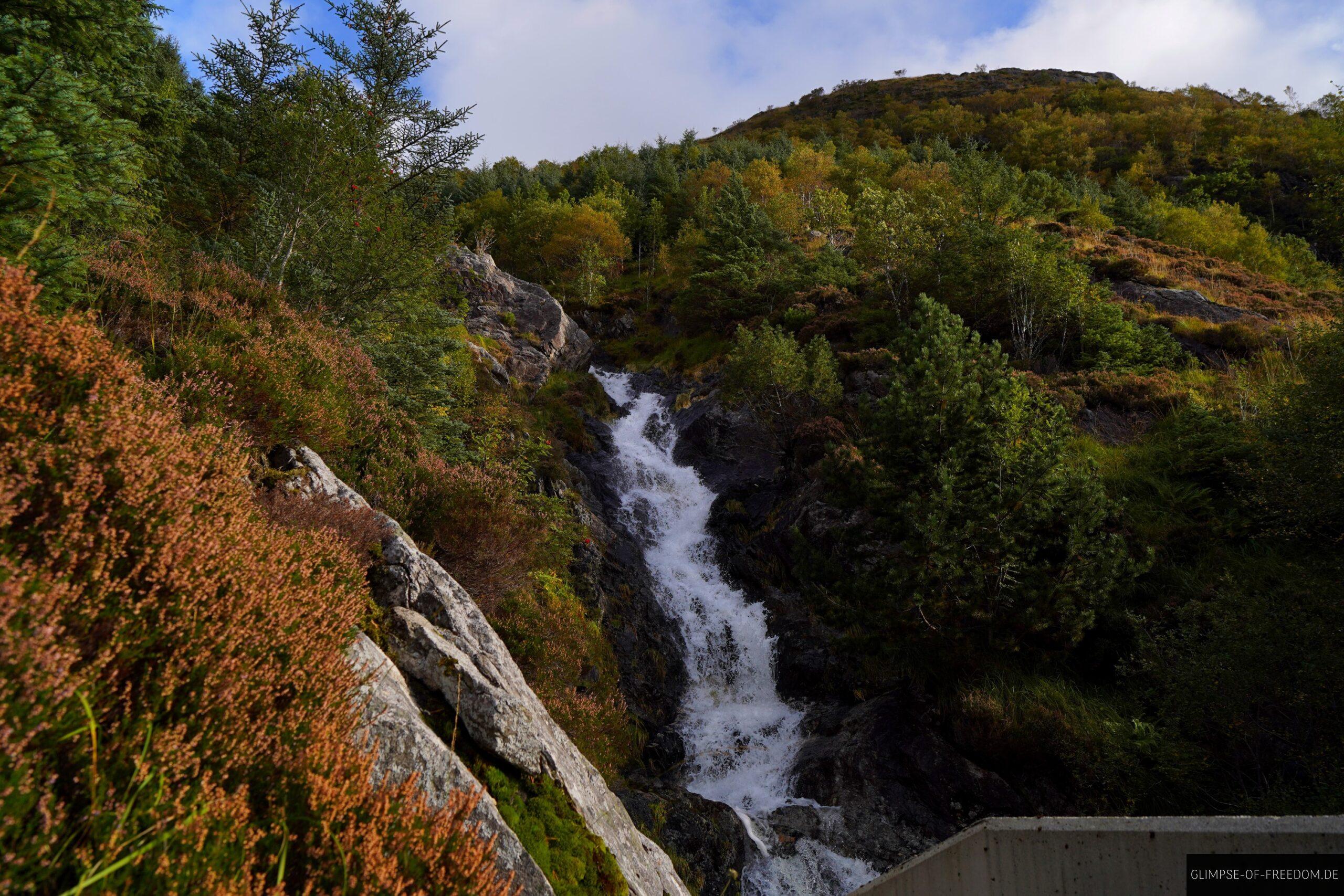Vetvika Wanderung Wasserfall scaled Vetvika Wanderung Wasserfall