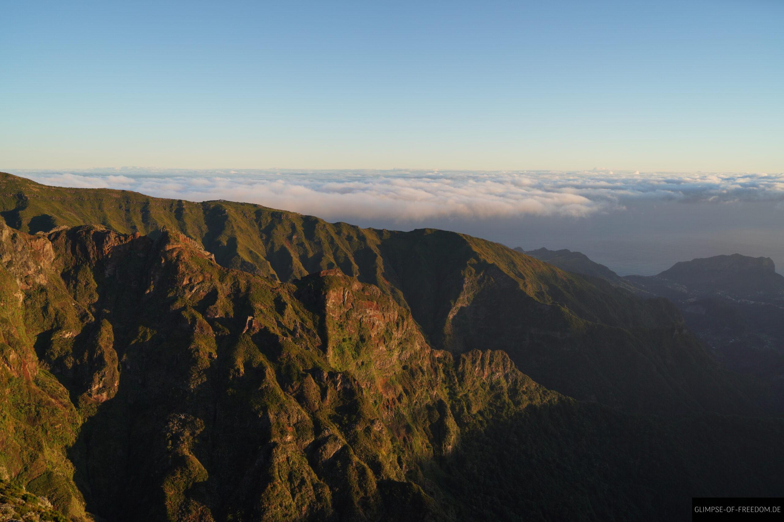 Warme Farben in der Madeira Berglandschaft scaled Warme Farben in der Madeira Berglandschaft