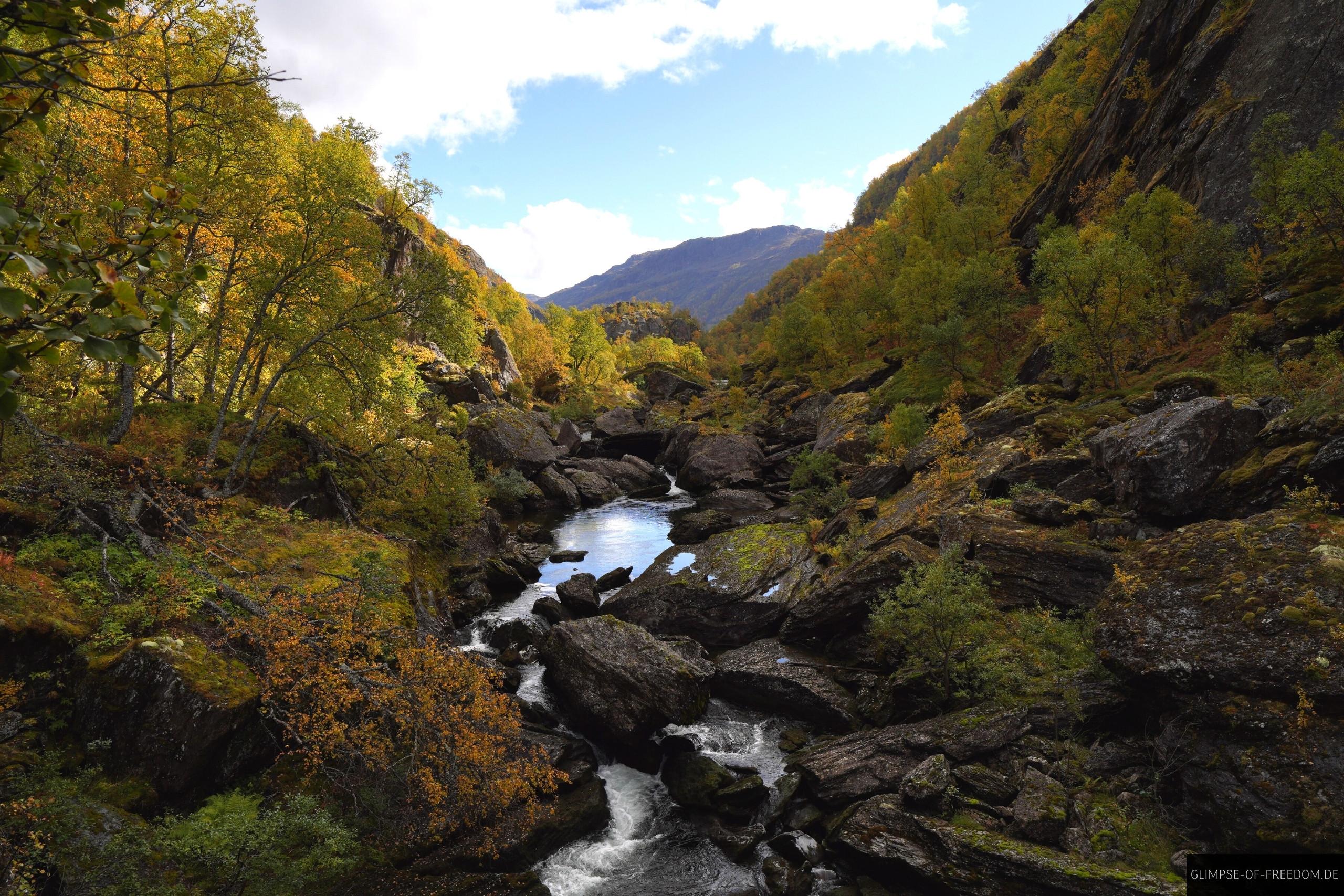 Wassefall in einer Aurlandsdalen Schlucht Wassefall in einer Aurlandsdalen Schlucht