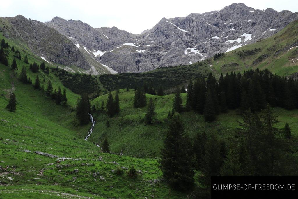 Wasserfall und Bachlauf vor der Daumenkette