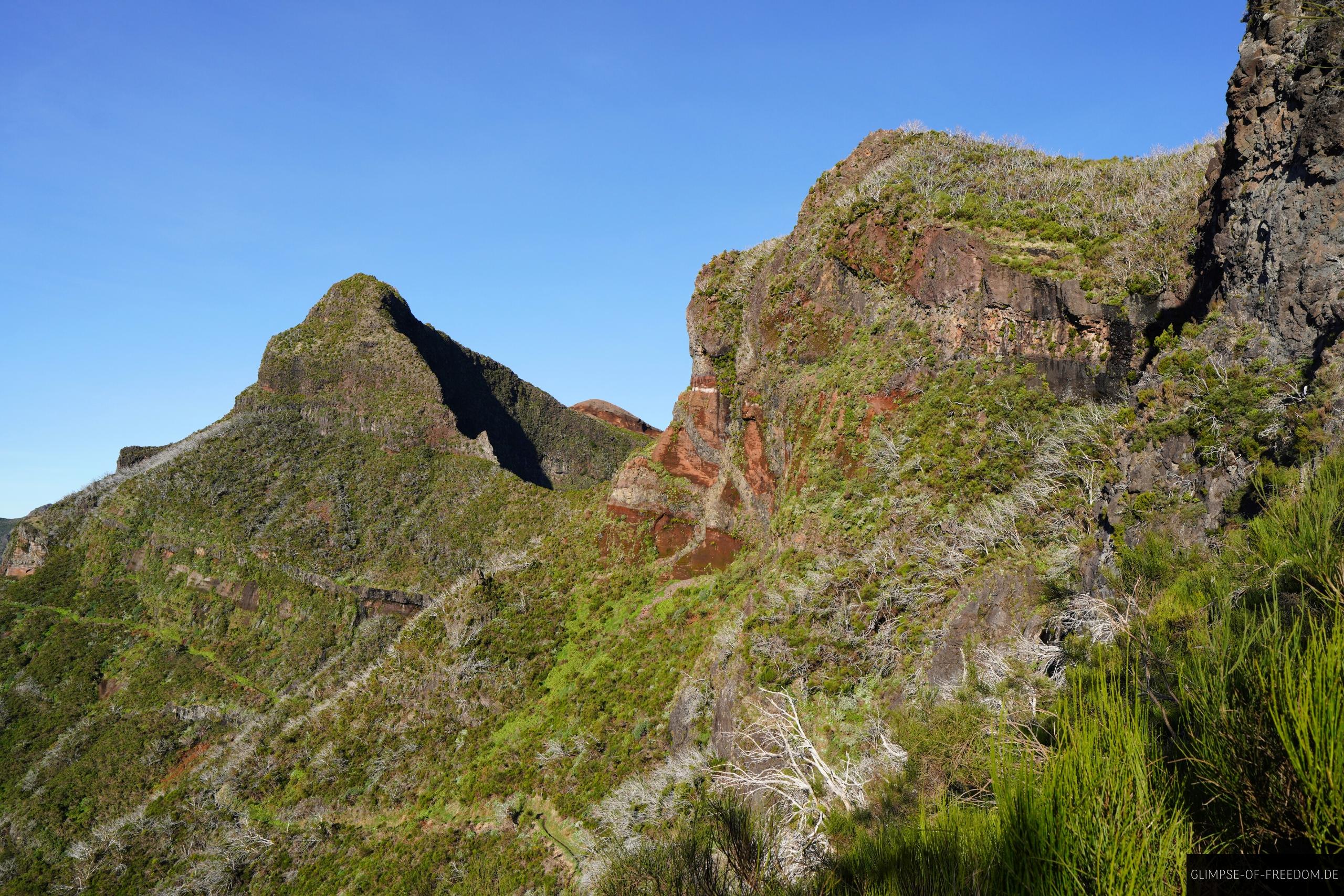 Weg am Berghang zum Pico do Jorge Weg am Berghang zum Pico do Jorge