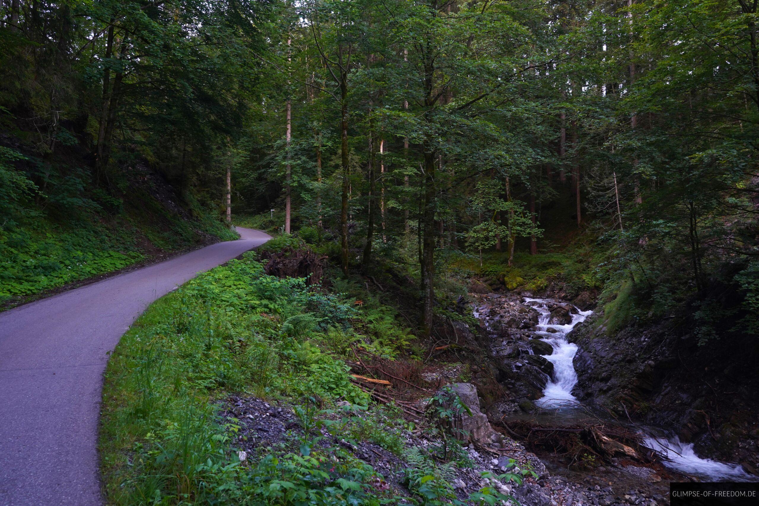 Weg am Gaisalpbach scaled Weg am Gaisalpbach