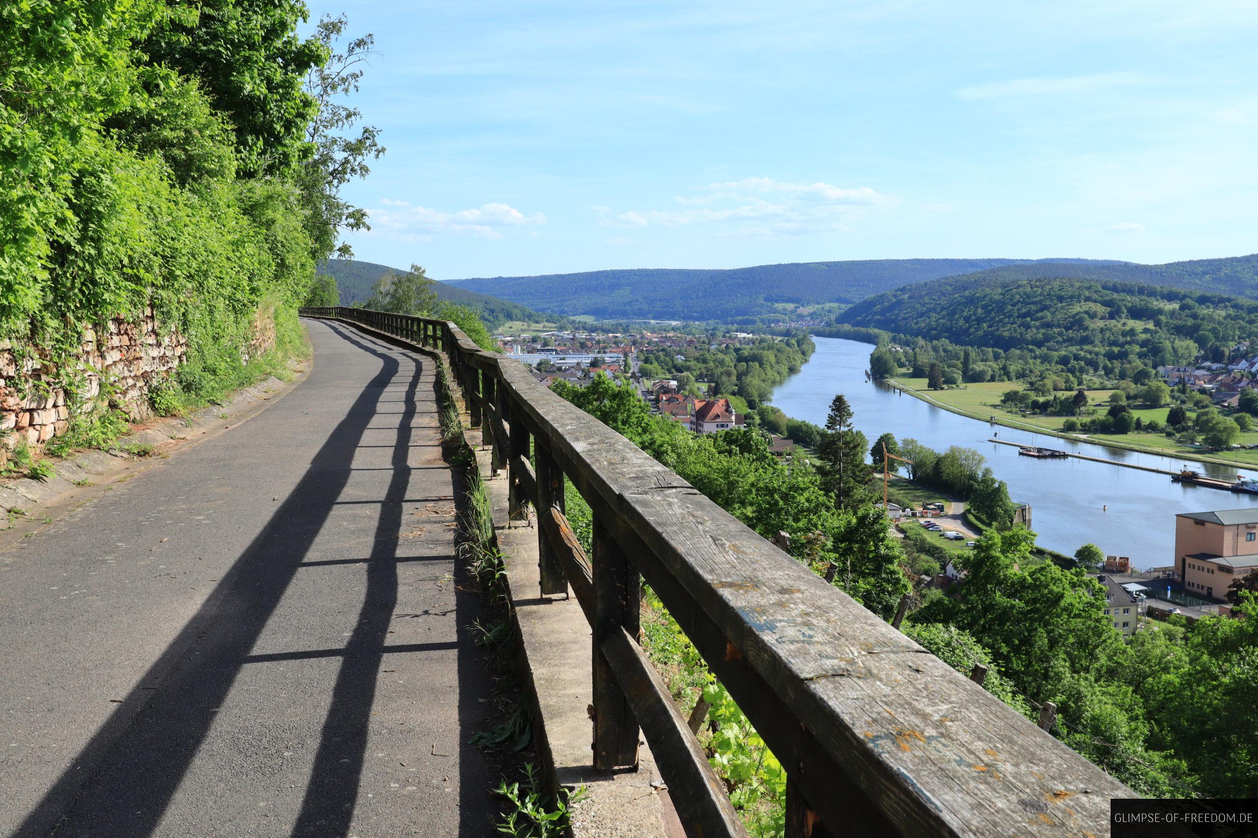Weg mit Blick auf den Main scaled Weg mit Blick auf den Main