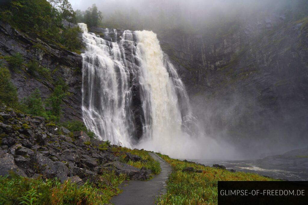 Weg zum Skjervsfossen in Norwegen