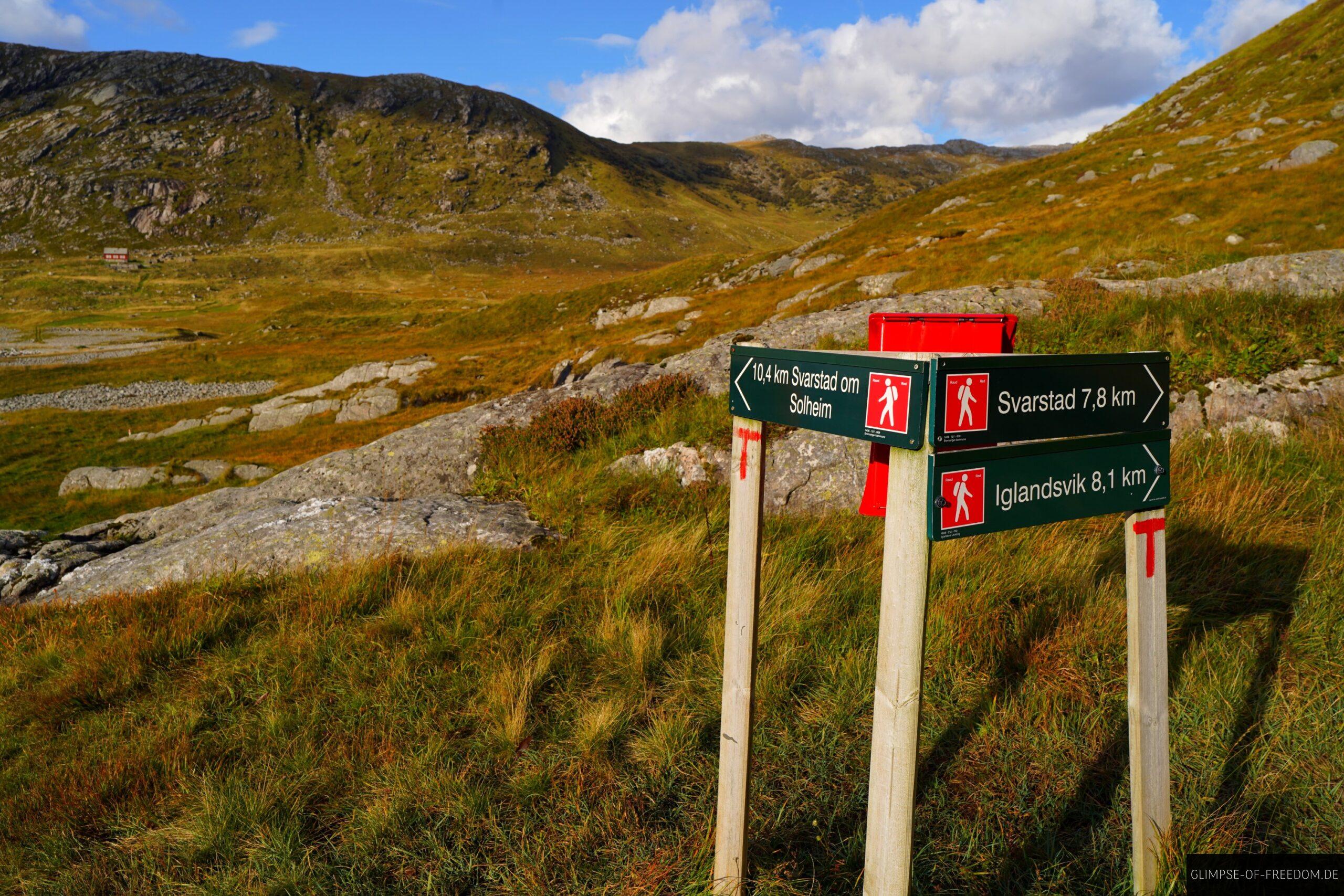 Wegweise am Vetvika Strand scaled Wegweise am Vetvika Strand