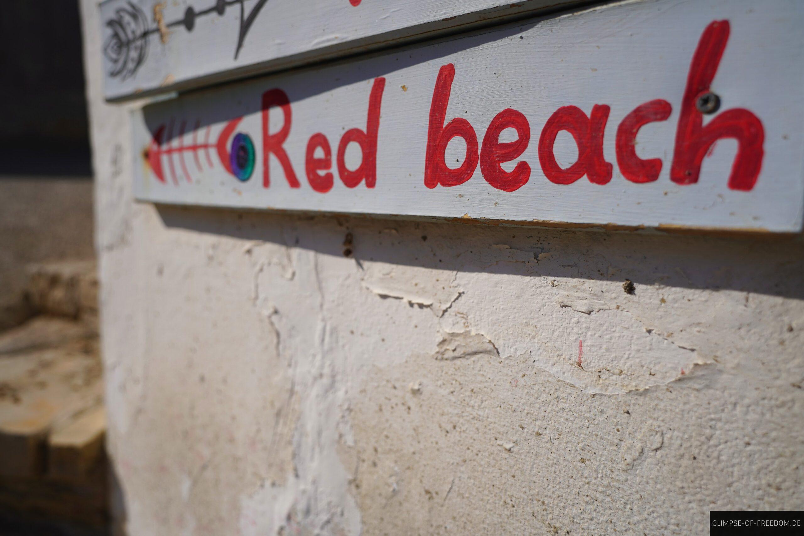 Wegweiser zum Red Beach scaled Wegweiser zum Red Beach
