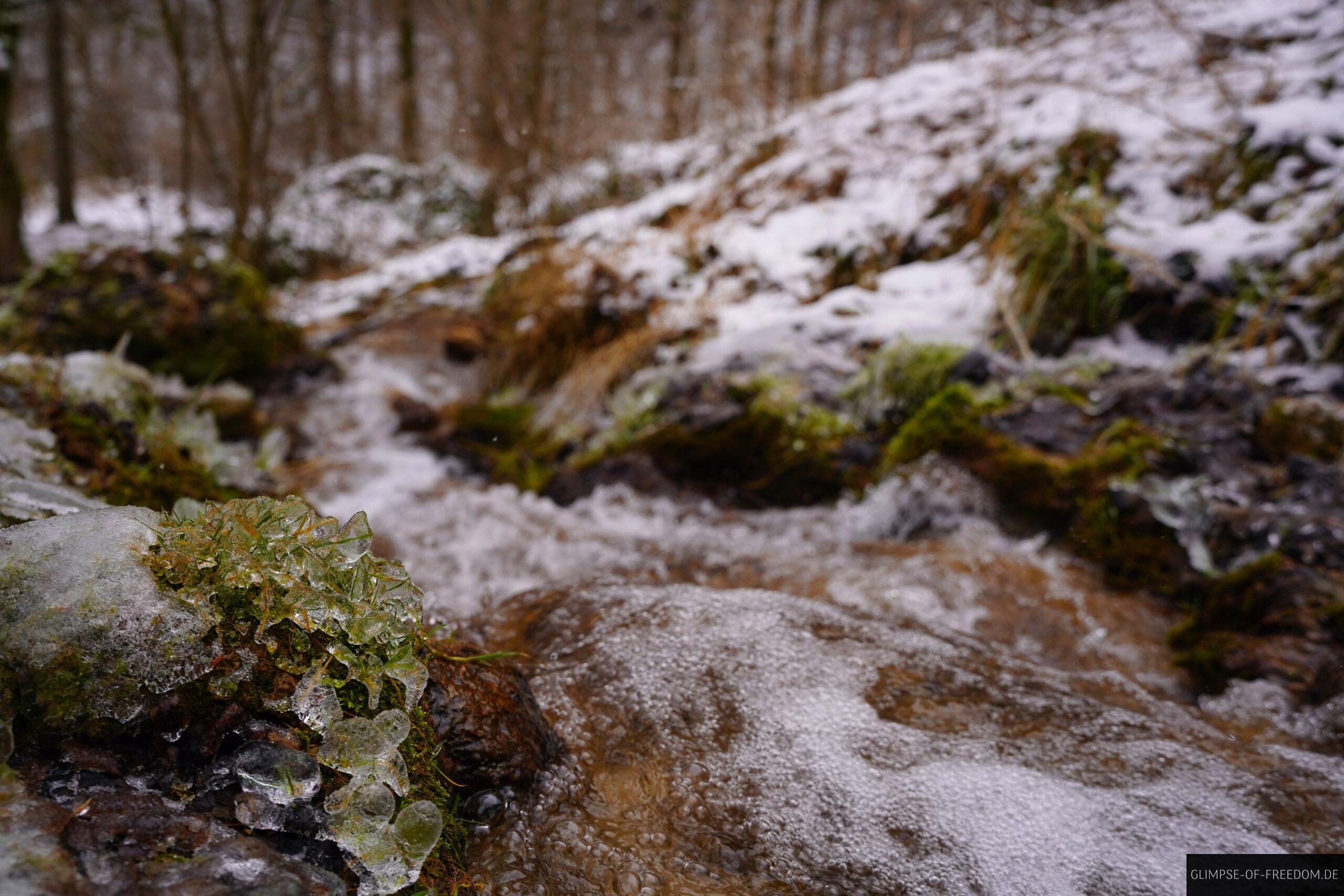 Winterlicher Bachlauf scaled Winterlicher Bachlauf