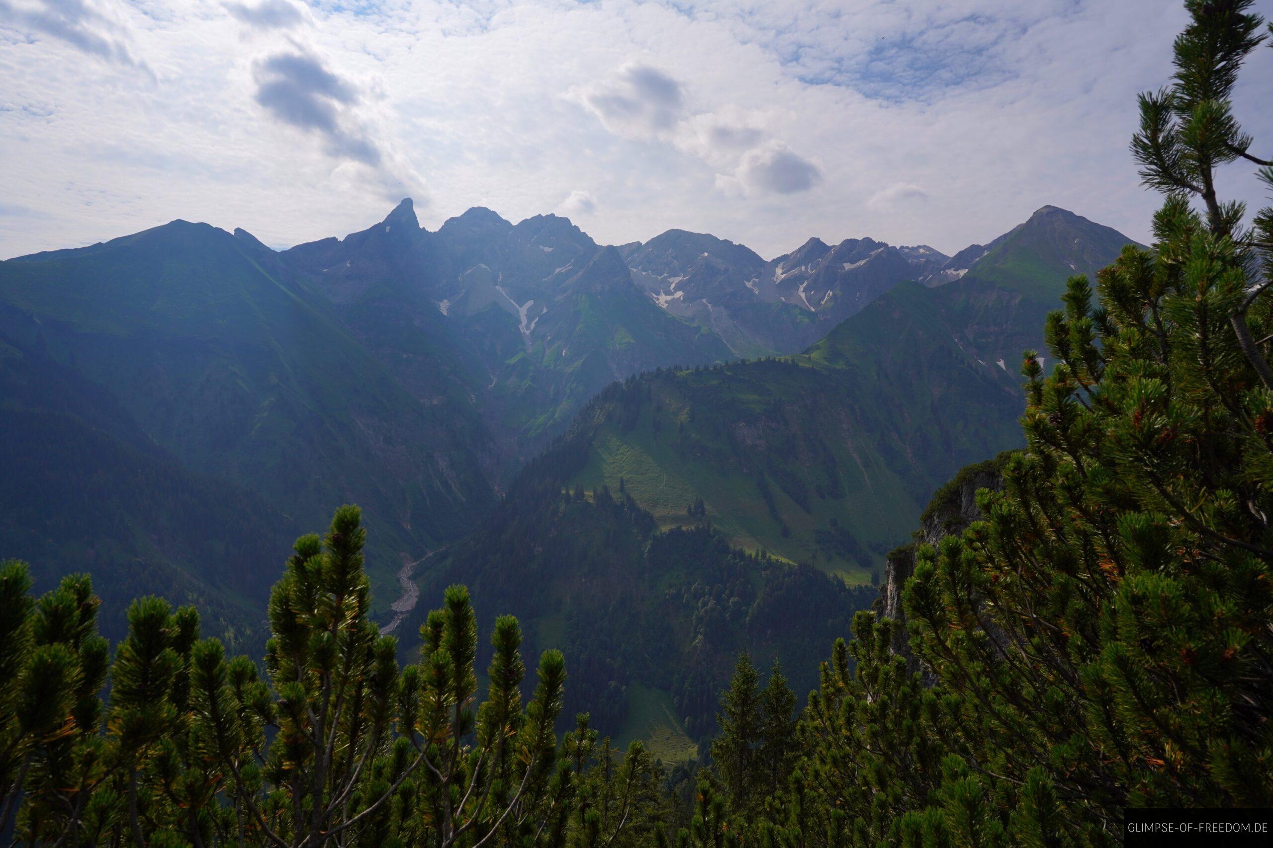 Wunderschoener Ausblick auf die Trettachspitze Berge der guten Hoffnung und mehr scaled Wunderschöner Ausblick auf die Trettachspitze Berge der guten Hoffnung und mehr
