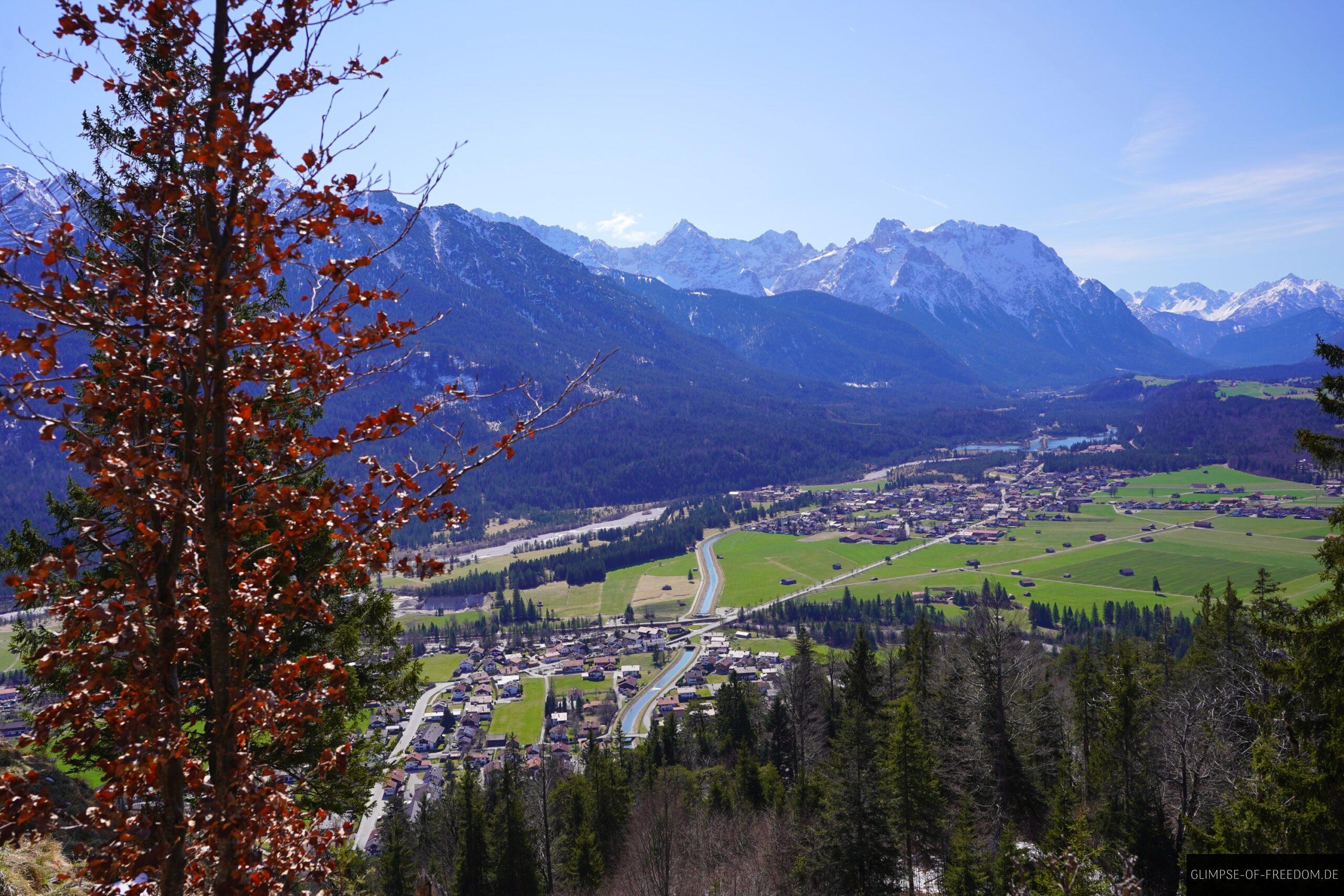 Wunderschoener Blick ins Tal 1 scaled Wunderschöner Blick ins Tal
