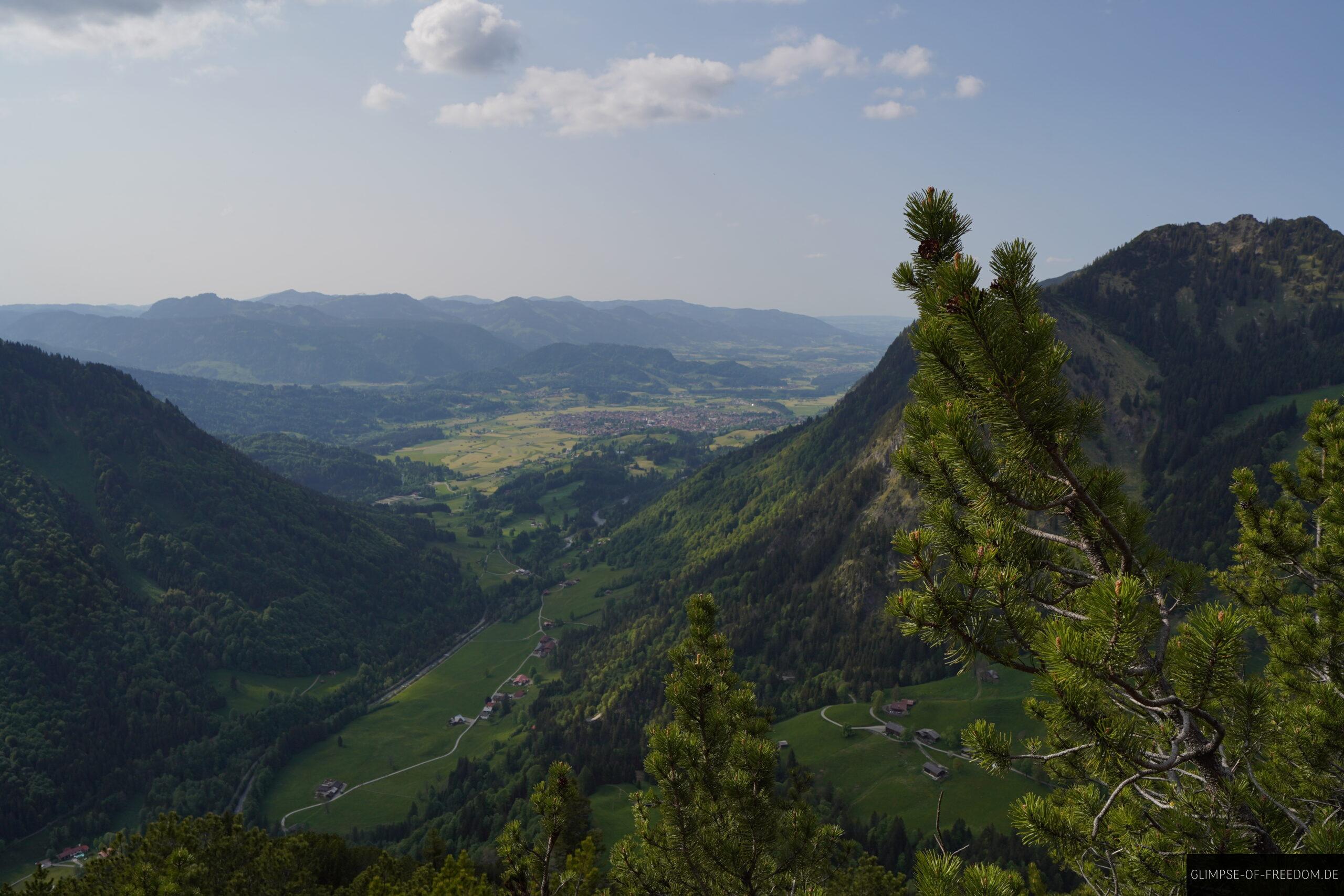 Wunderschoener Blick ins Tal scaled Wunderschöner Blick ins Tal