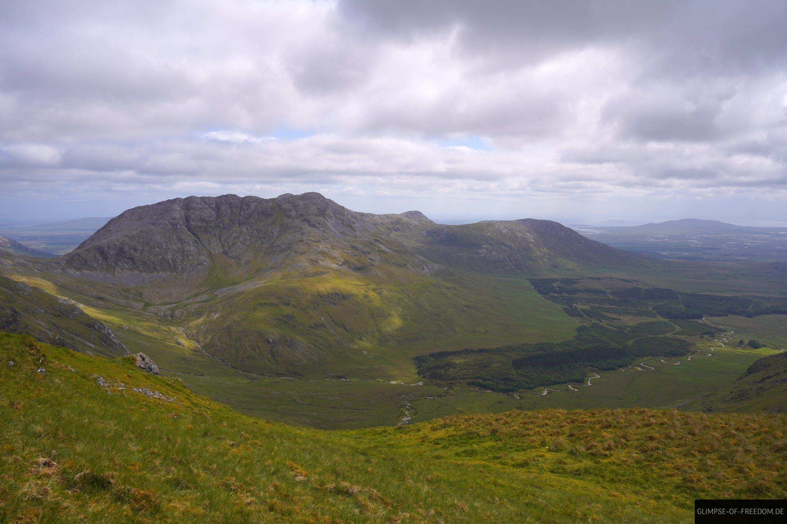 Wunderschoener Talblick beim Glencorbet Horseshoe scaled Wunderschöner Talblick beim Glencorbet Horseshoe