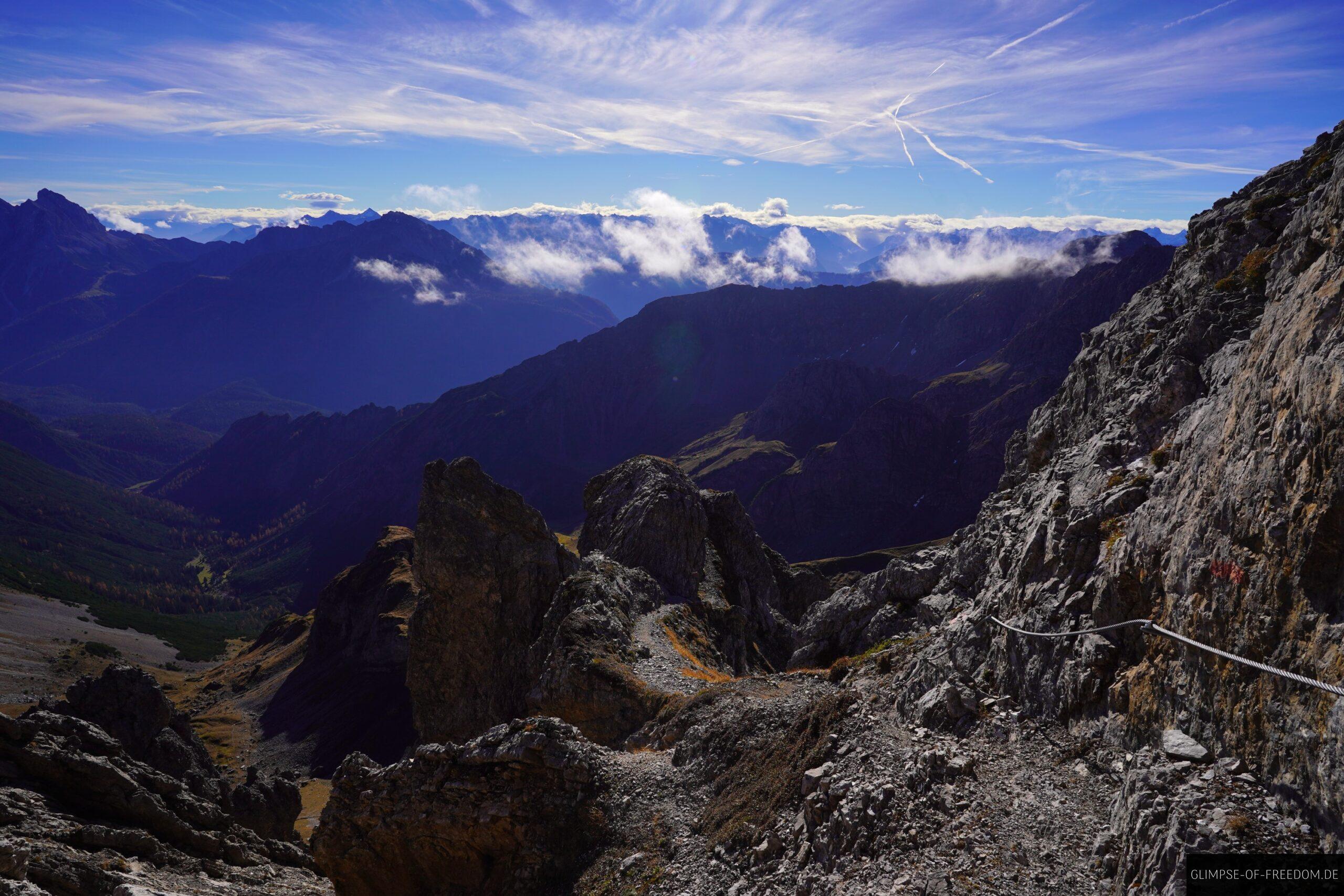Wunderschoener Wanderweg am Roten Stein scaled Wunderschöner Wanderweg am Roten Stein