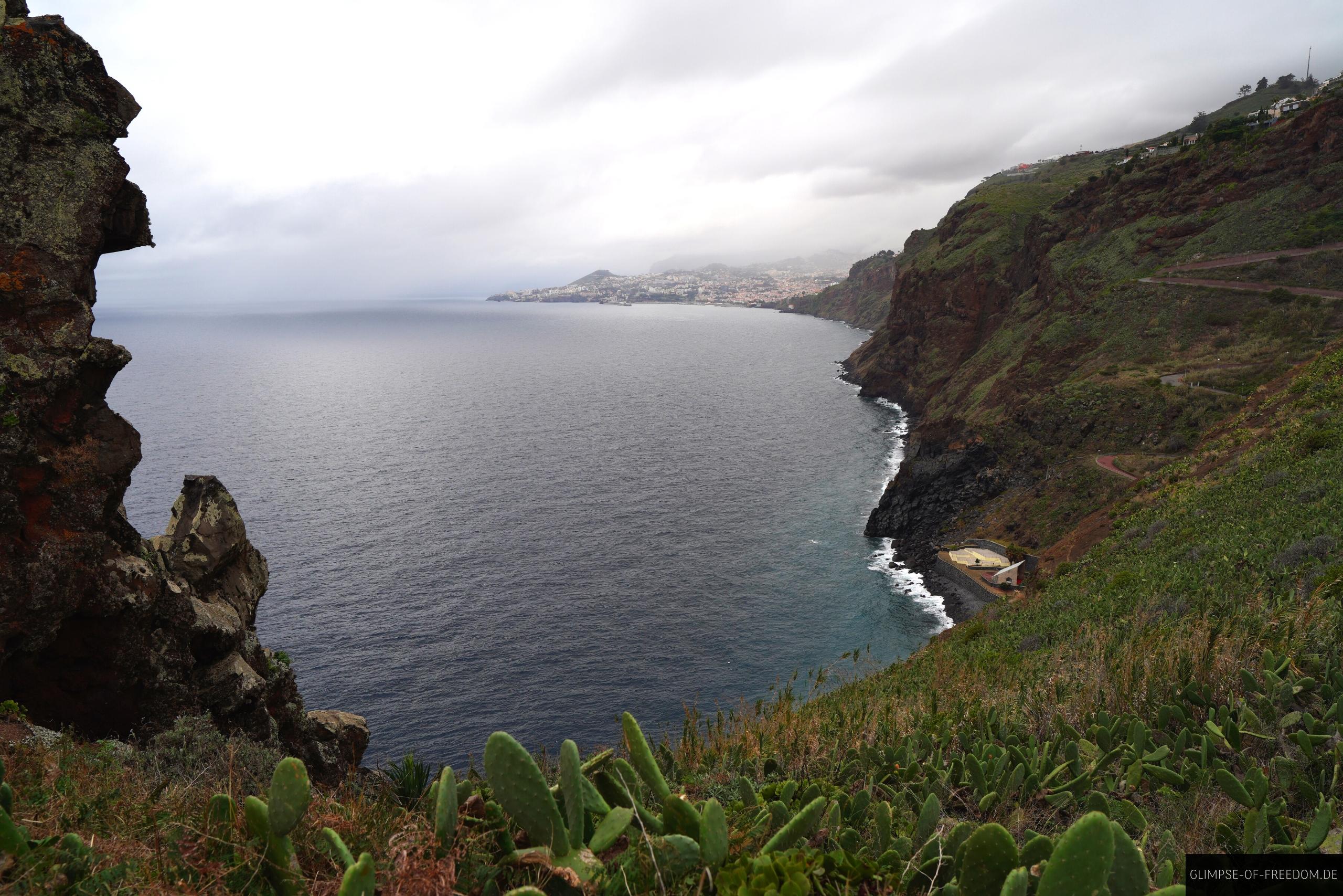 Zwischen Felsen und Kakteen am Cristo Rei Madeira Zwischen Felsen und Kakteen am Cristo Rei Madeira