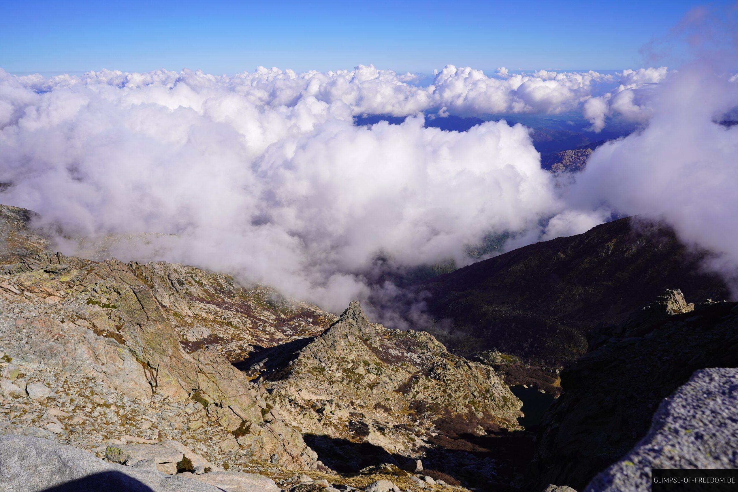 bergsee blick vom steinigen hang scaled bergsee blick vom steinigen hang