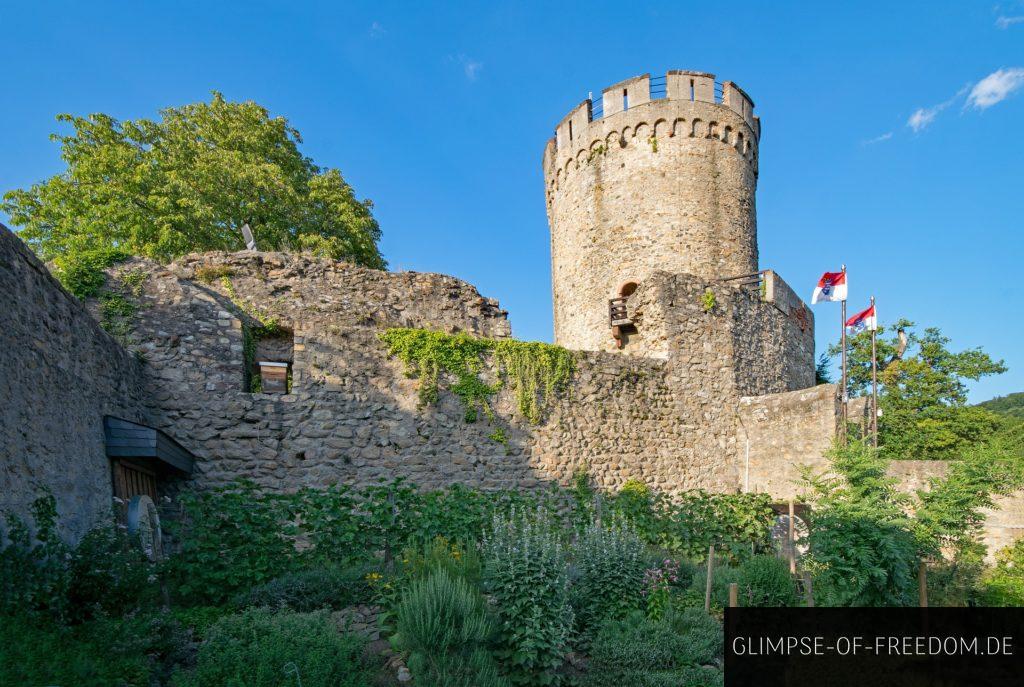 blick auf das alsbacher schloss von nahem blick auf das alsbacher schloss von nahem