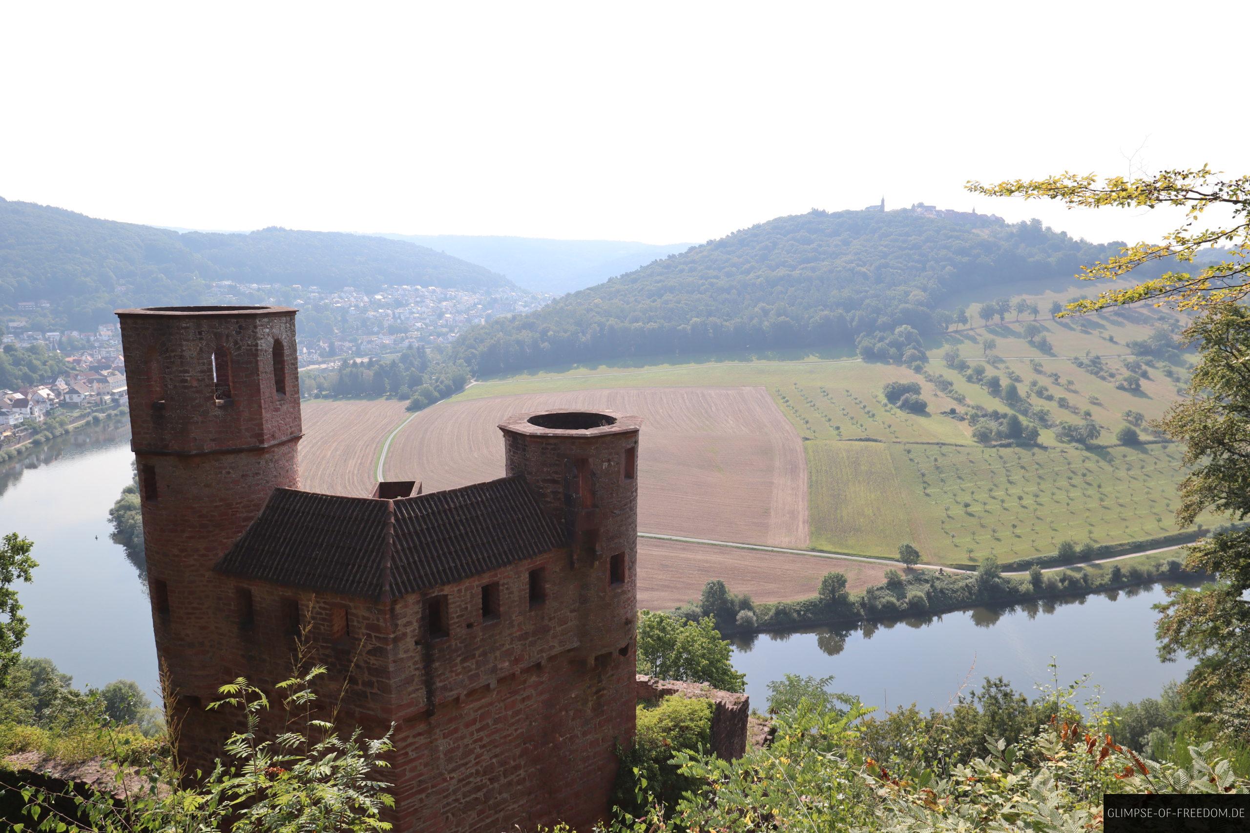 burg schadeck dilsberg im hintergrund scaled 1 burg schadeck dilsberg im hintergrund scaled